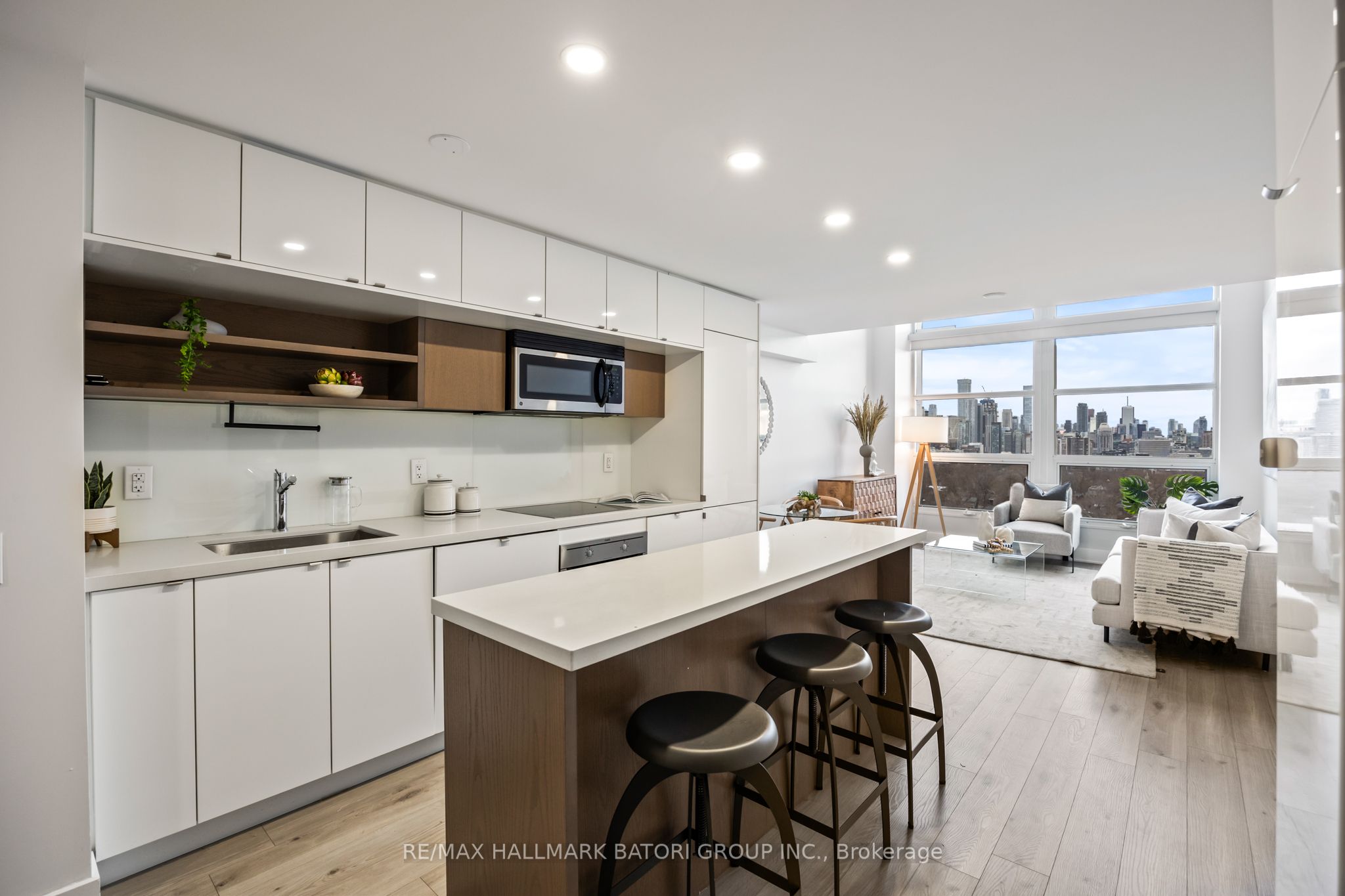 111 St Clair Avenue W 919