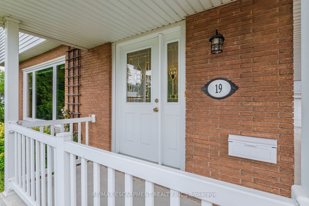 Photo of 19 Carmen Avenue, Hamilton, ON L8V 2H5 (MLS # X12854172)