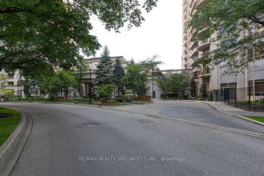 25 Kingsbridge Garden Circle 2320