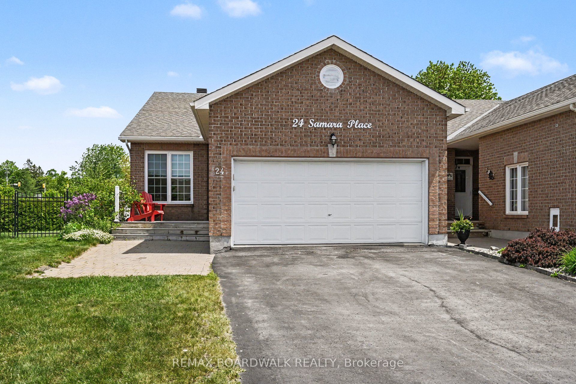 Photo 1 of 35 — 24 Samara Place, Stittsville - Munster - Richmond, ON K2S 2B2