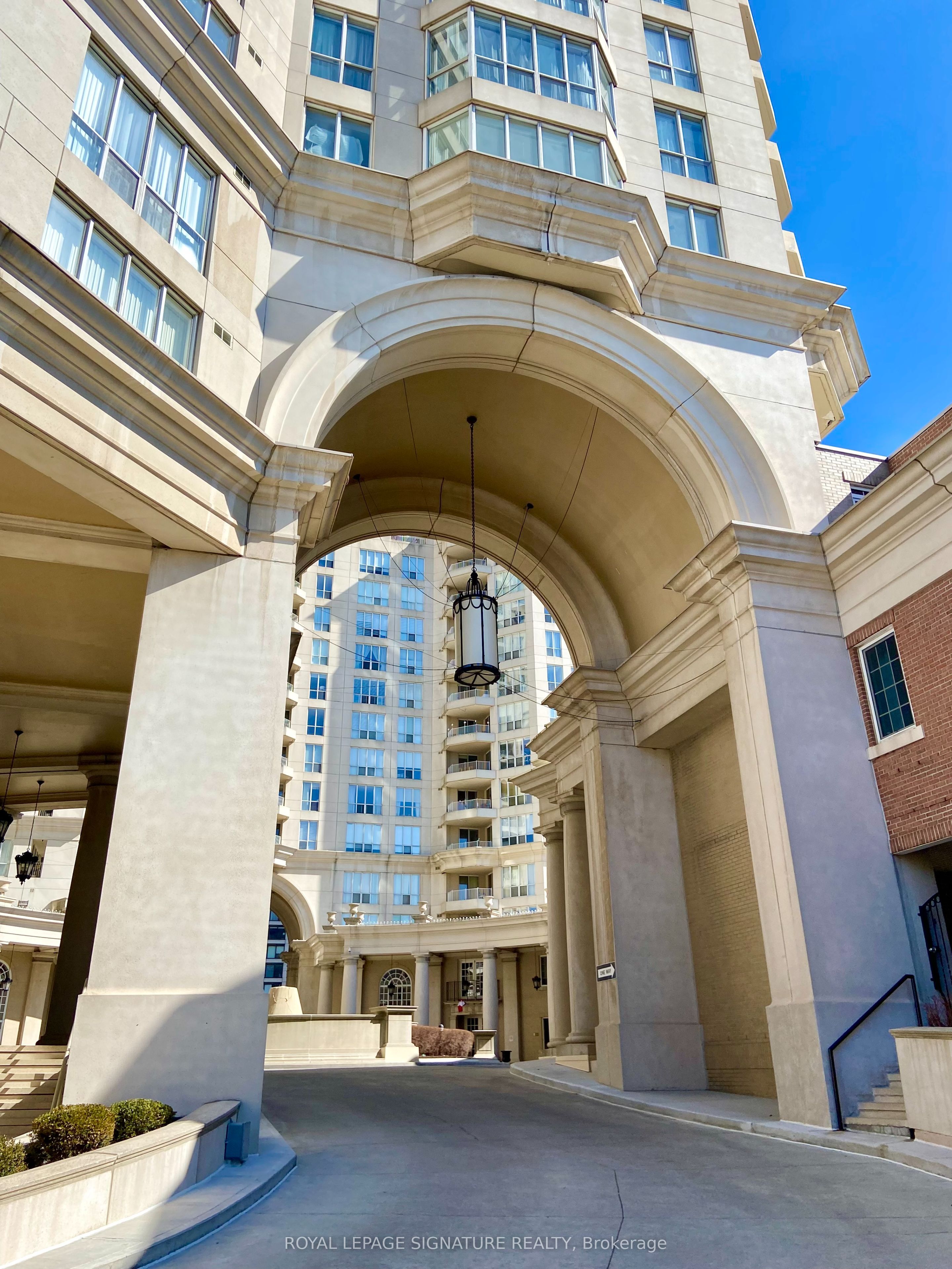 2285 Lake Shore Boulevard W 1104