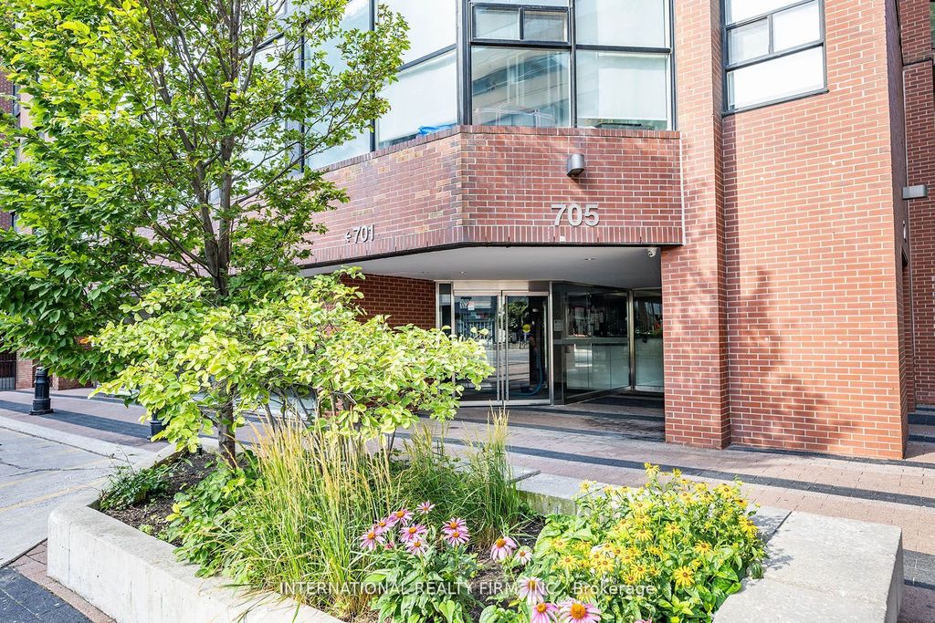 Photo of 705 KING STR. 215 Street W #215, Toronto, ON M5V 2W8 (MLS # C13126256)