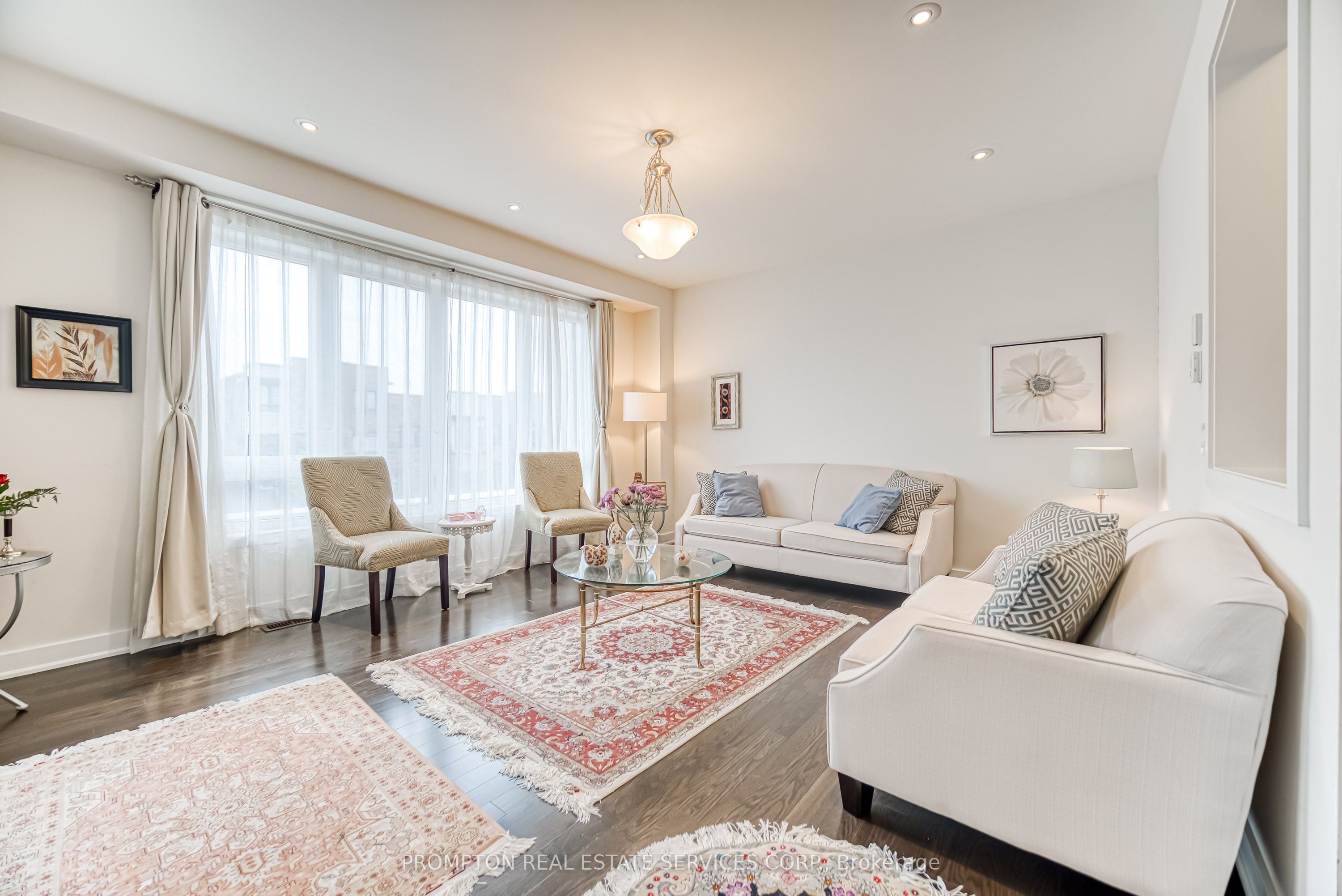 48 Helliwell Crescent