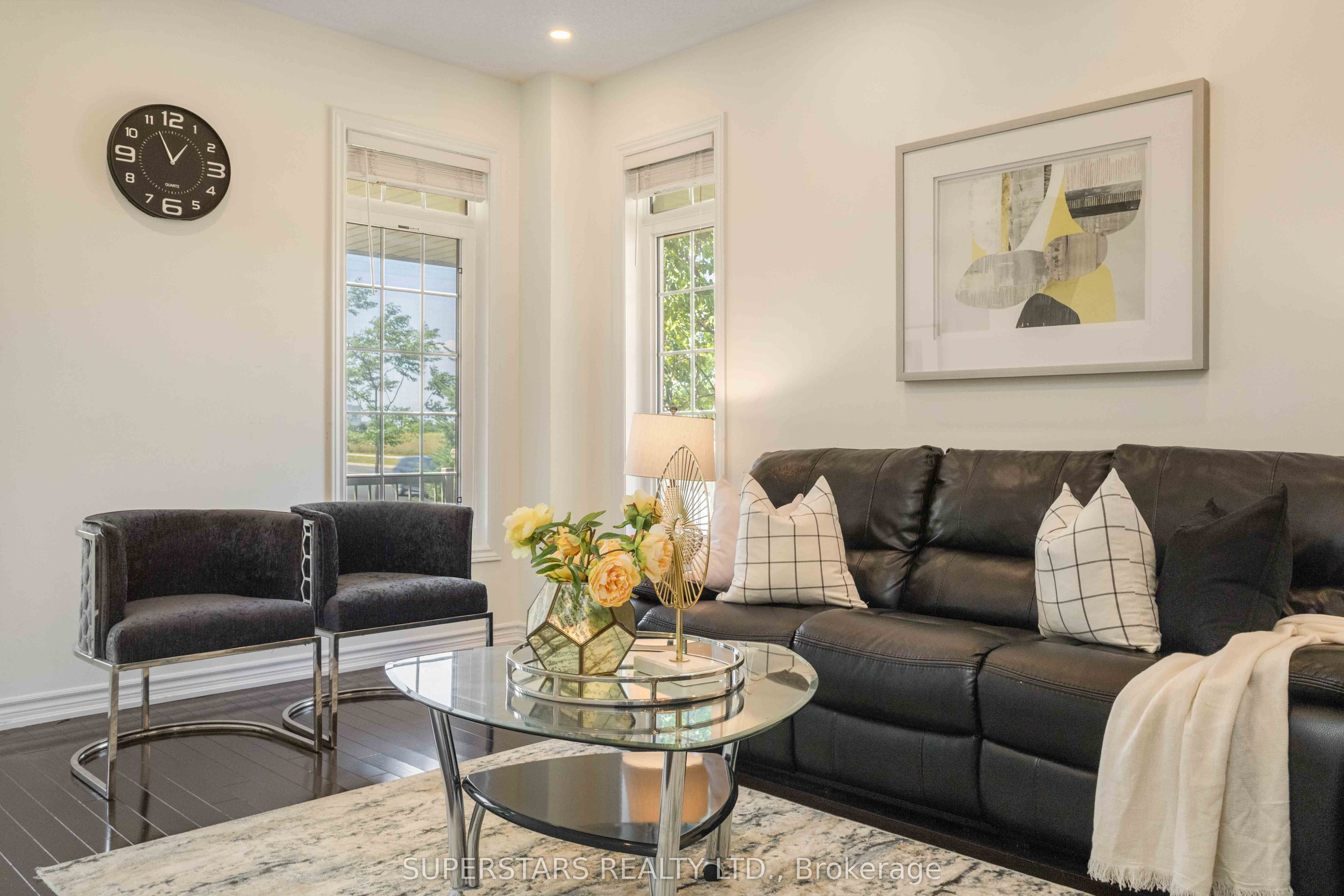 70 Living Cres Crescent