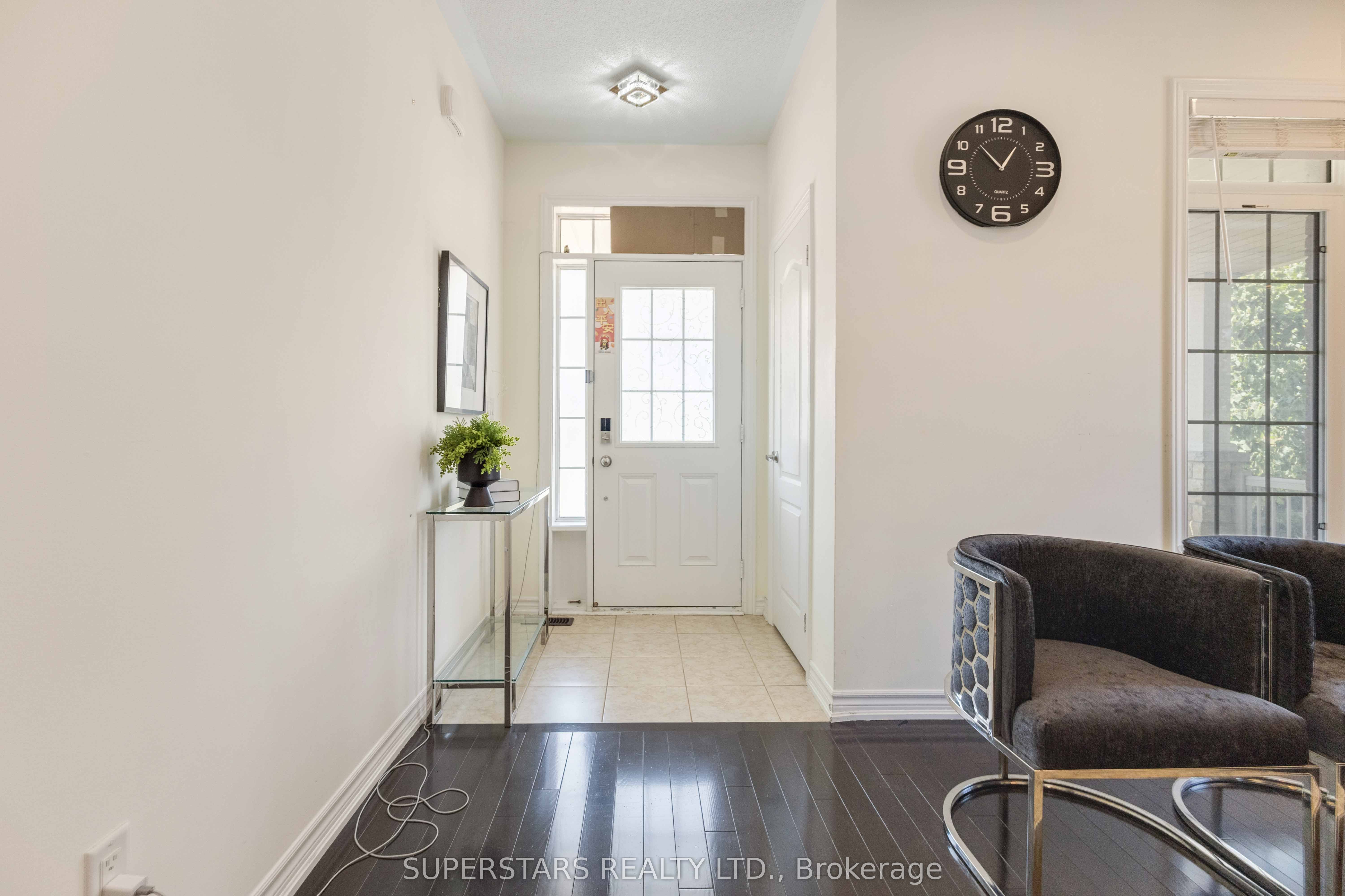 70 Living Cres Crescent