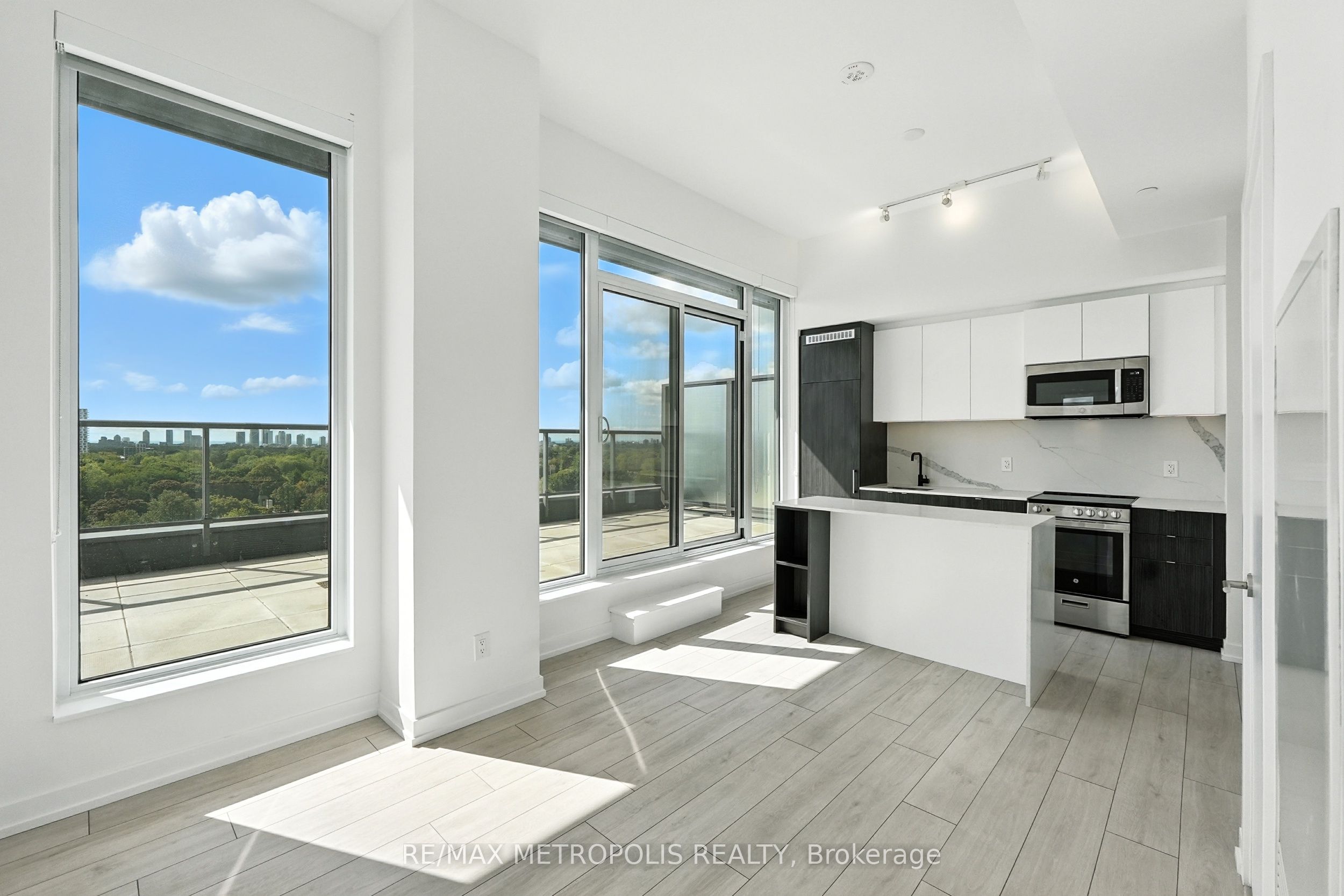 500 Dupont Street 815