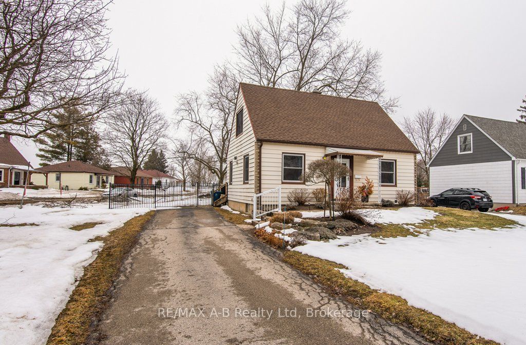 Photo of 54 Glastonbury Drive, Stratford, ON N5A 6B4 (MLS # X12860914)