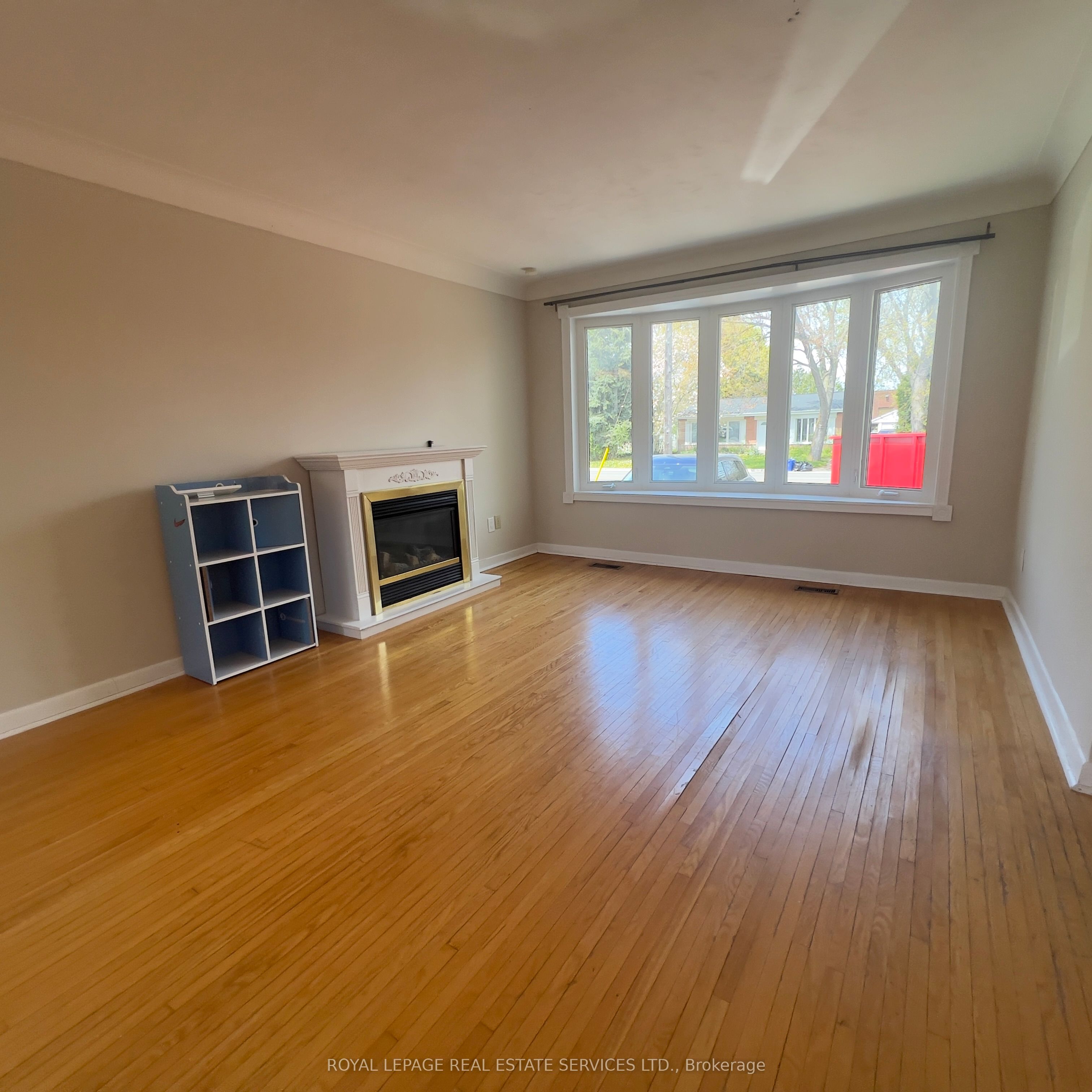 606 Pinegrove Road S
