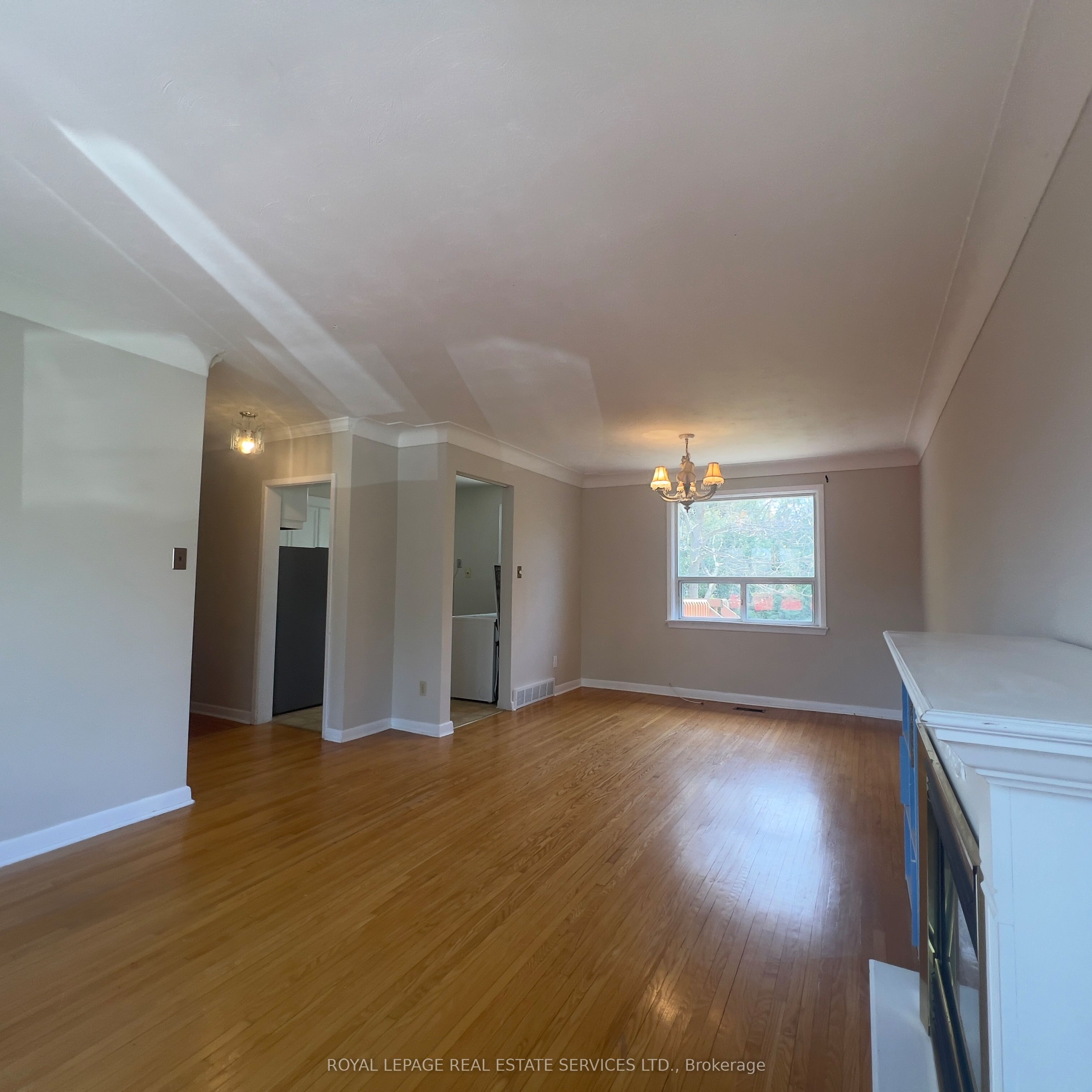 606 Pinegrove Road S