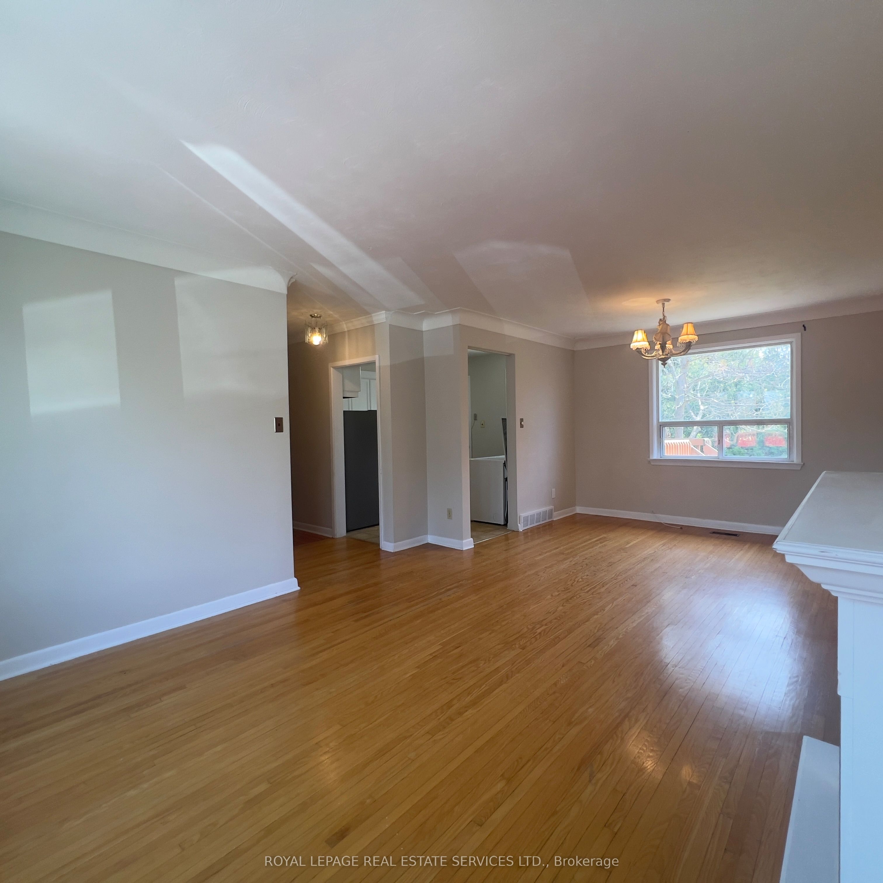 606 Pinegrove Road S
