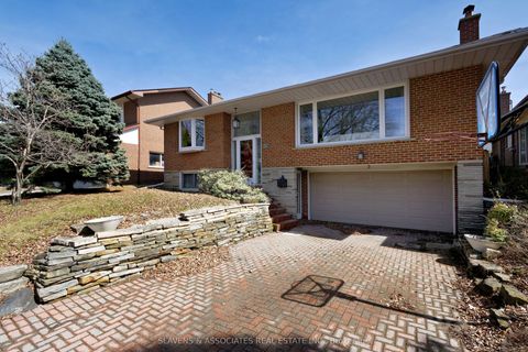 3 Watling Street Toronto ON M9P 3E8