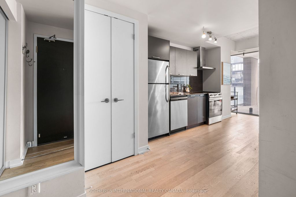 Photo of 95 Bathurst Street #1204, Toronto, ON M5V 0H7 (MLS # C12954036)