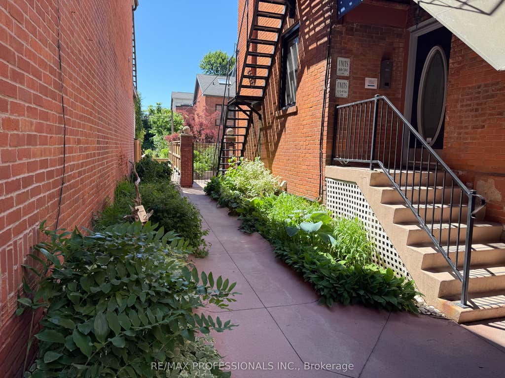 Photo of 253 Wellesley Street E #C, Toronto, ON M4X 1G8 (MLS # C13658558)