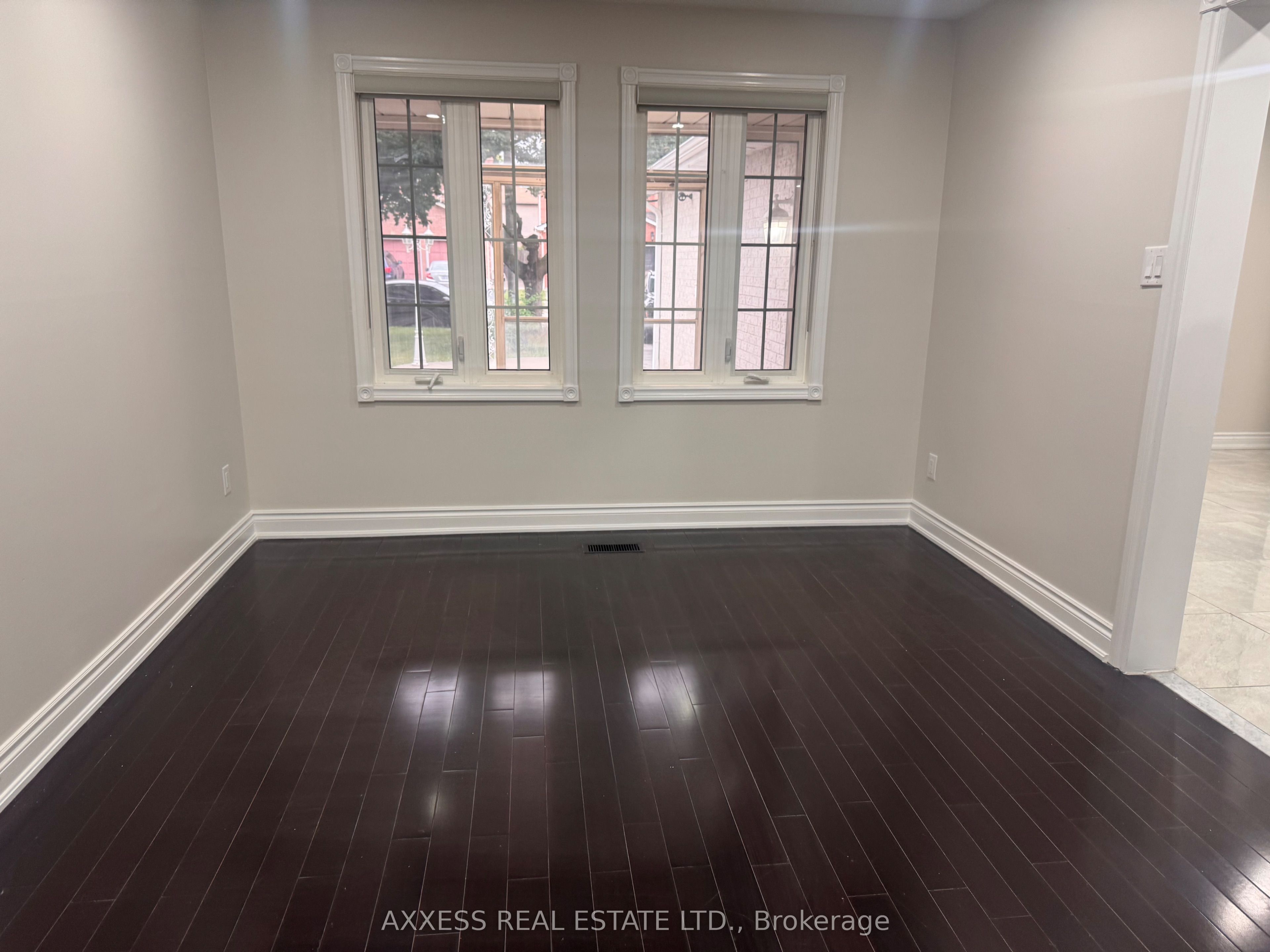 437 Silverthorne Crescent Main & Second Floor