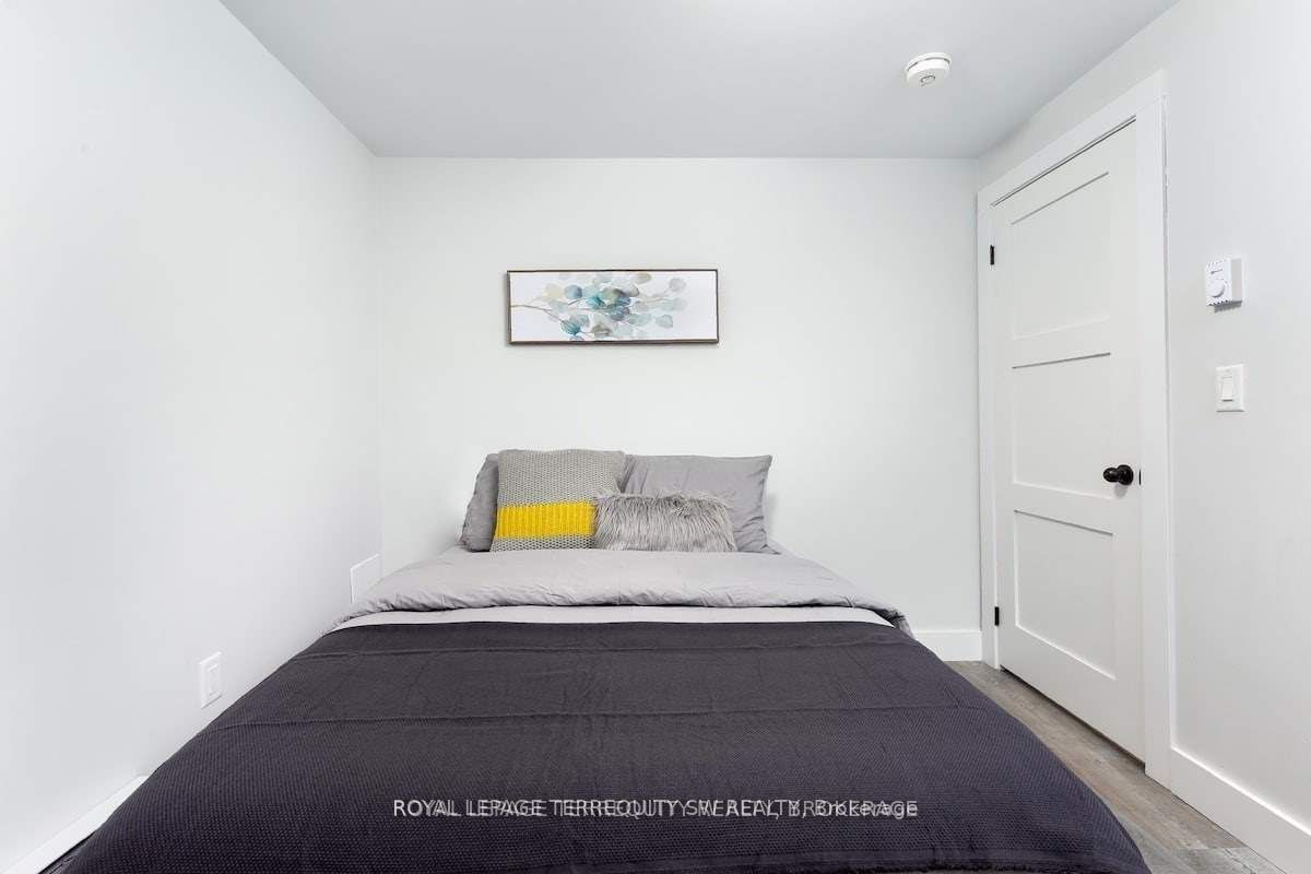396 Lansdowne Avenue Lower