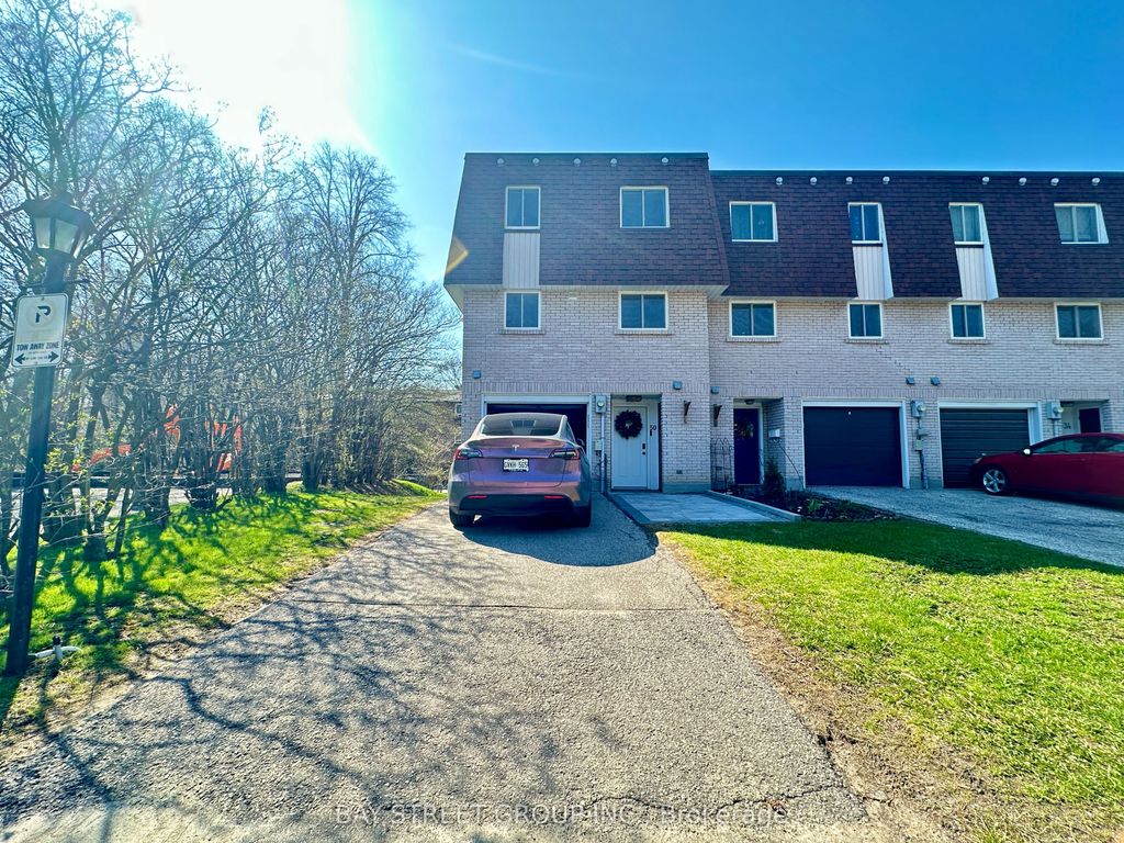 Photo of 141 Clark Avenue #30, Markham, ON L3T 4P4 (MLS # N13073554)