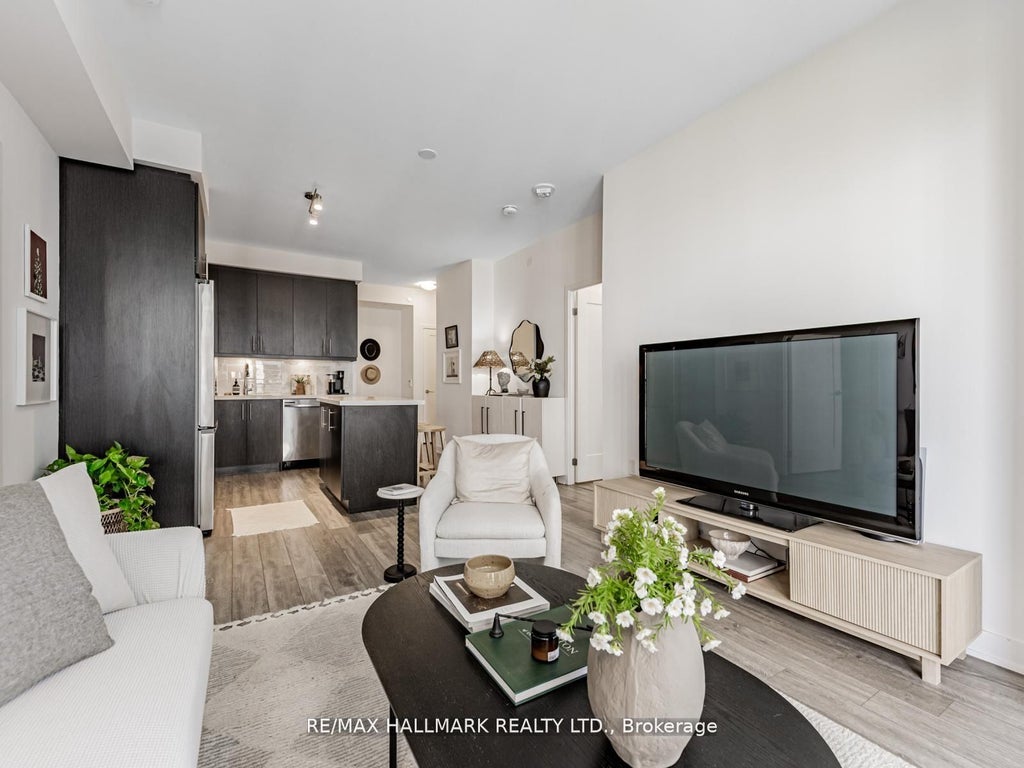 Photo of 105 Oneida Crescent #404, Richmond Hill, ON L4B 0H6 (MLS # N13484508)
