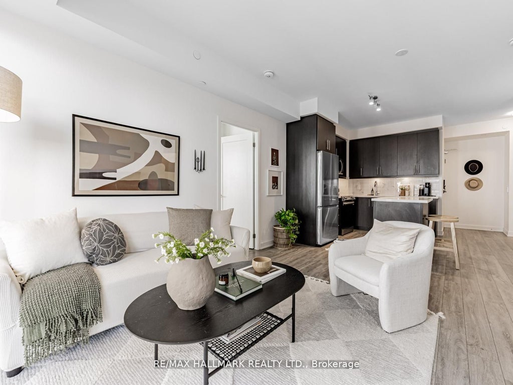 Photo of 105 Oneida Crescent #404, Richmond Hill, ON L4B 0H6 (MLS # N13484508)