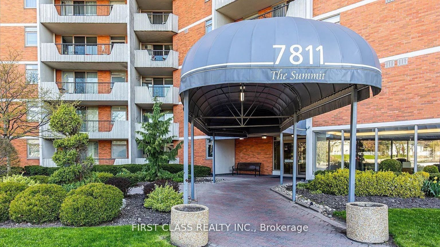 7811 Yonge Street 905