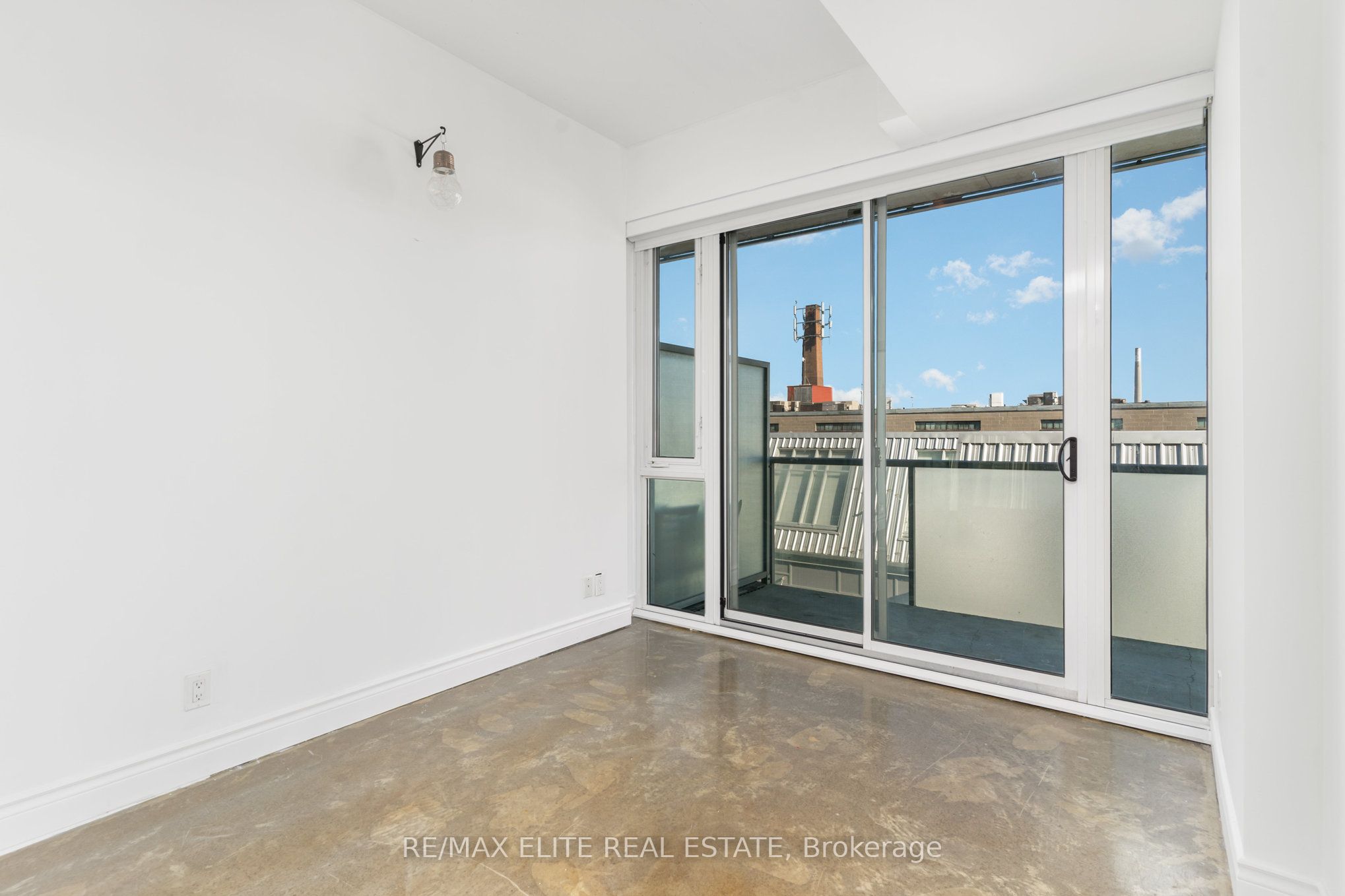 201 Carlaw Avenue 412