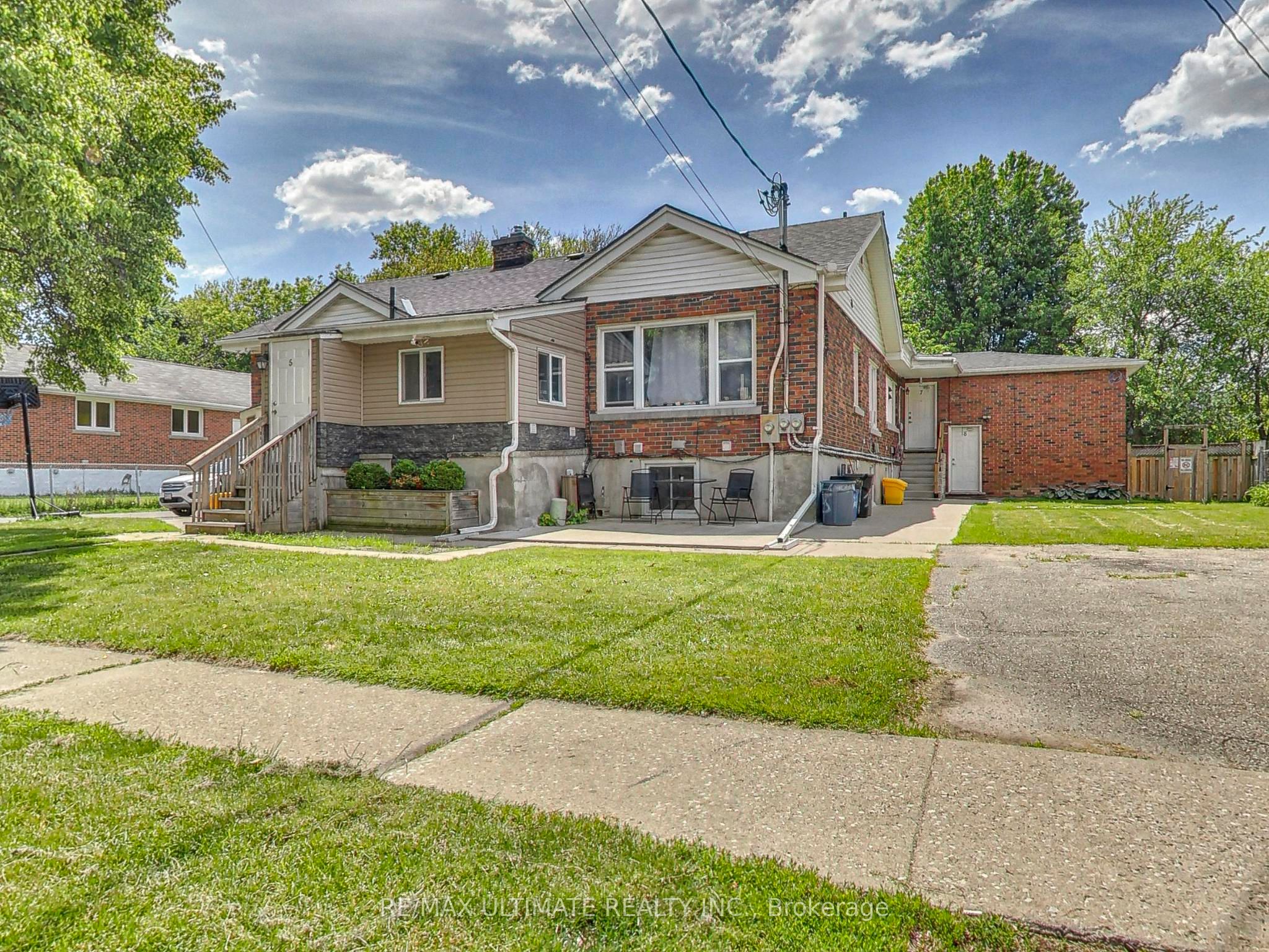 Photo 1 of 23 — 135 Chatham Street Apt 8, Brantford, ON N3S 4G5