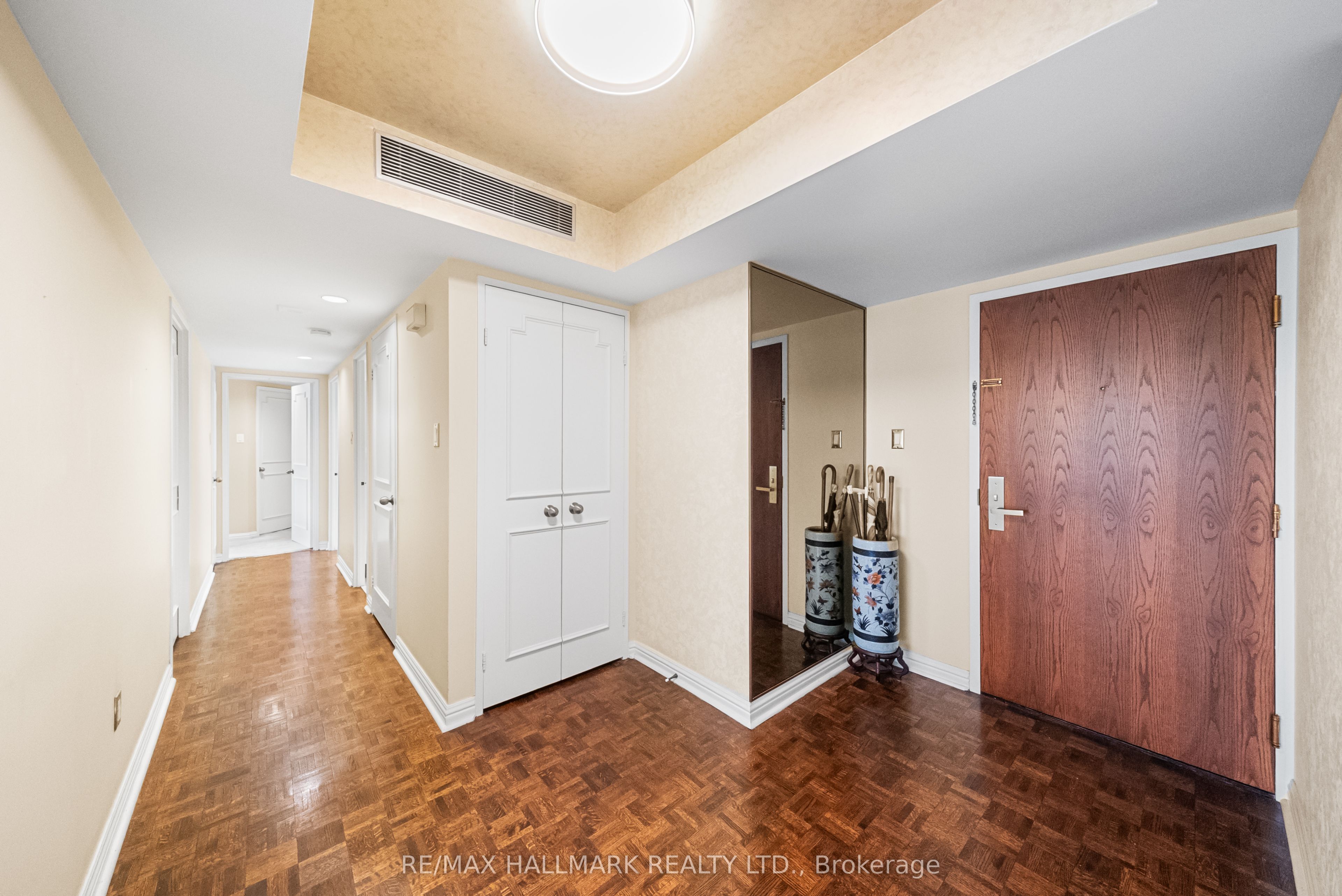 900 Yonge Street 1101