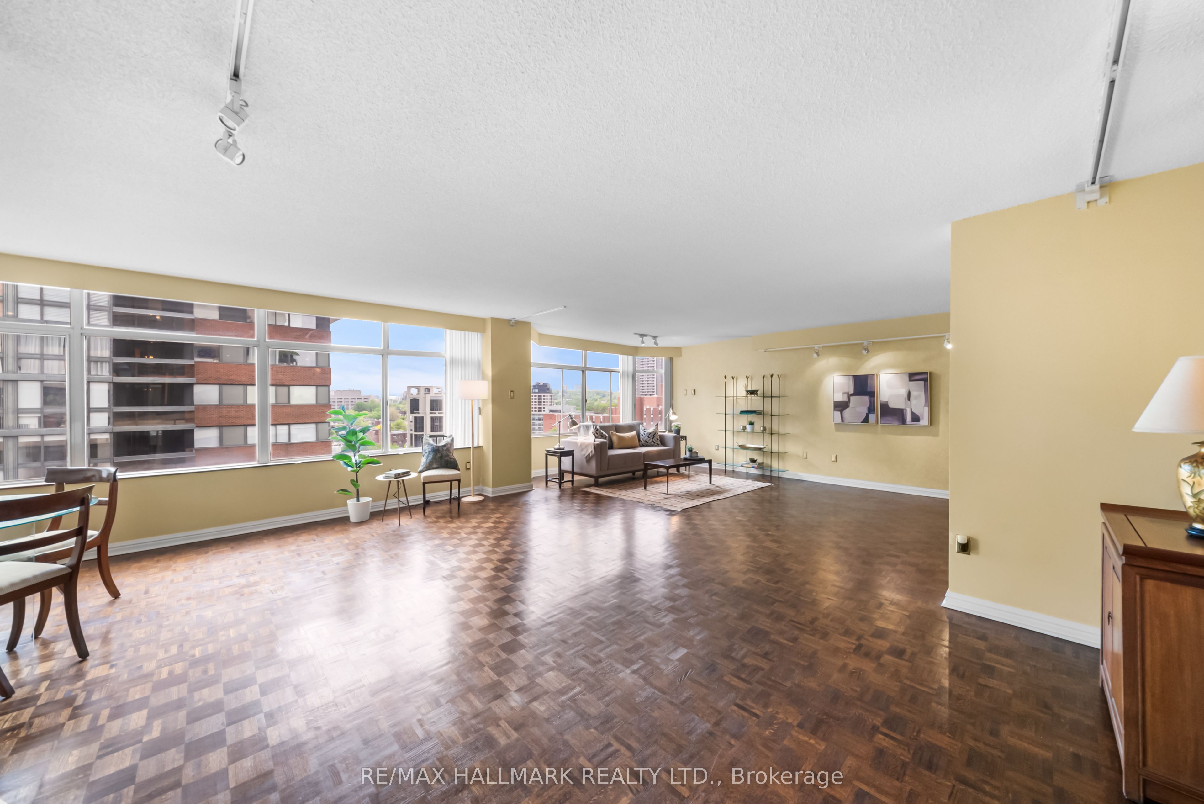 900 Yonge Street 1101
