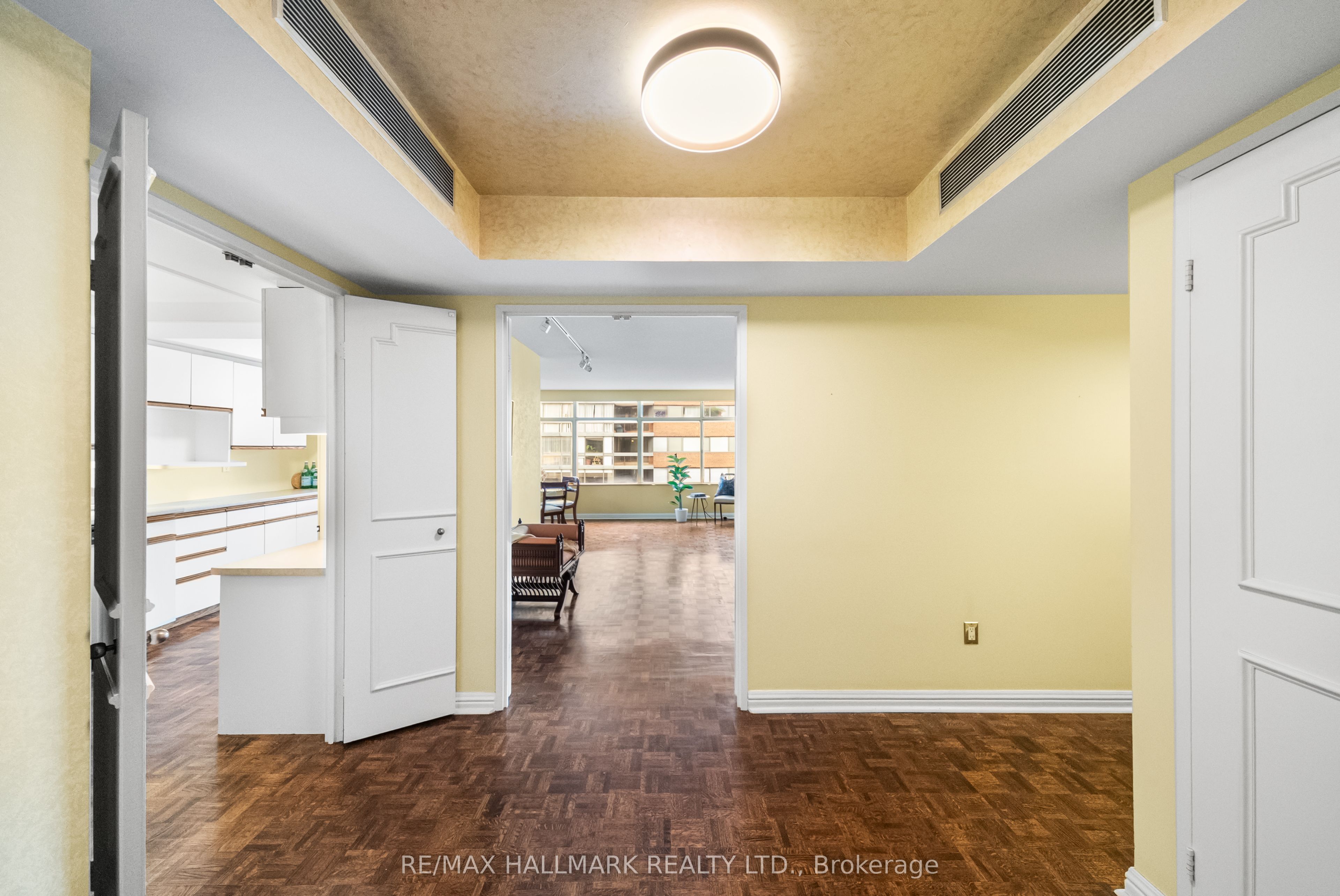 900 Yonge Street 1101