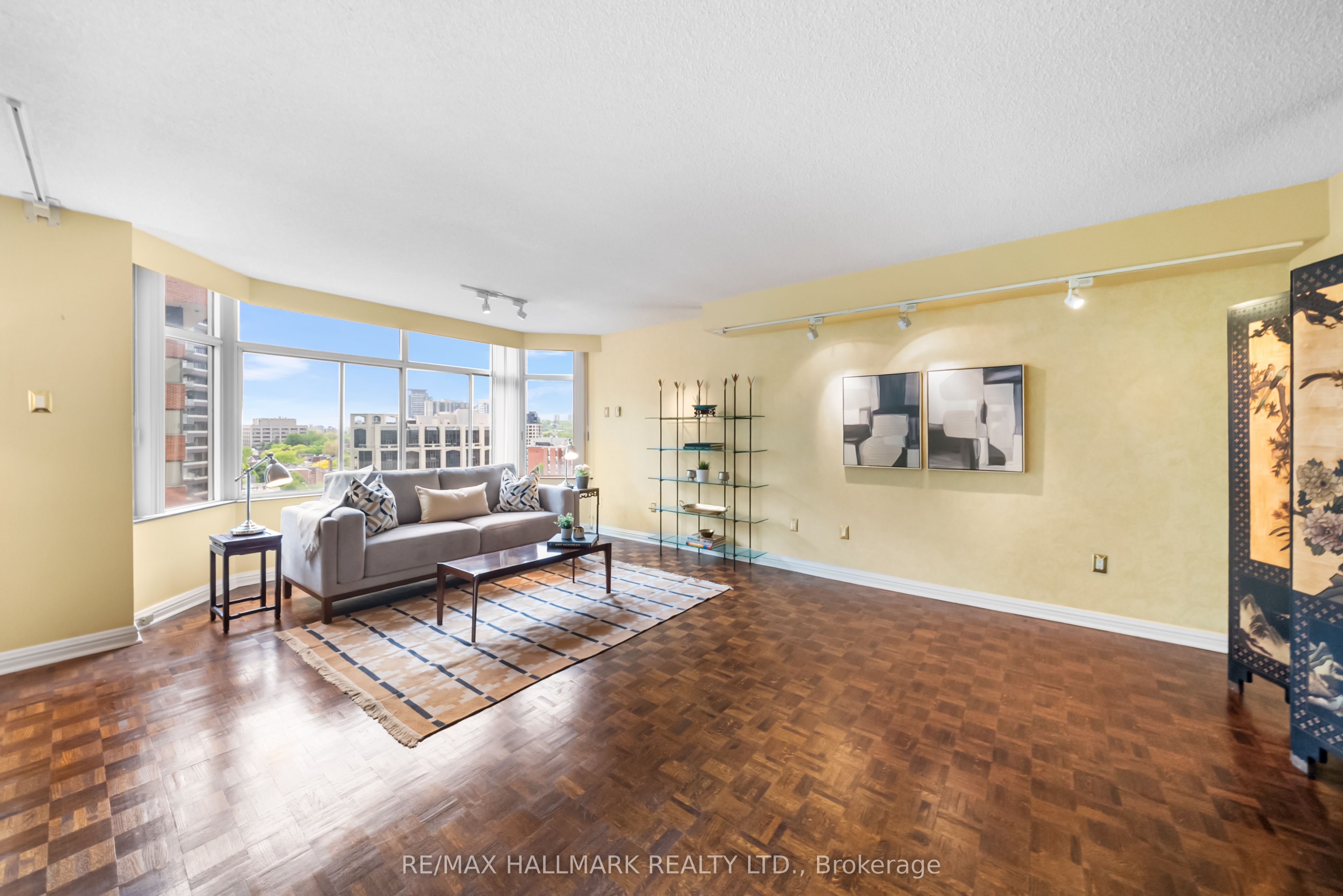 900 Yonge Street 1101