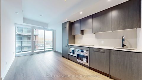 5 Lakeview Avenue 302 Toronto ON M6J 0H3
