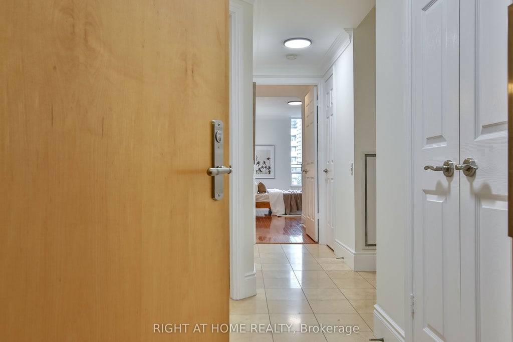Photo of 123 Eglinton Avenue E #404, Toronto, ON M4P 1J2 (MLS # C13759458)