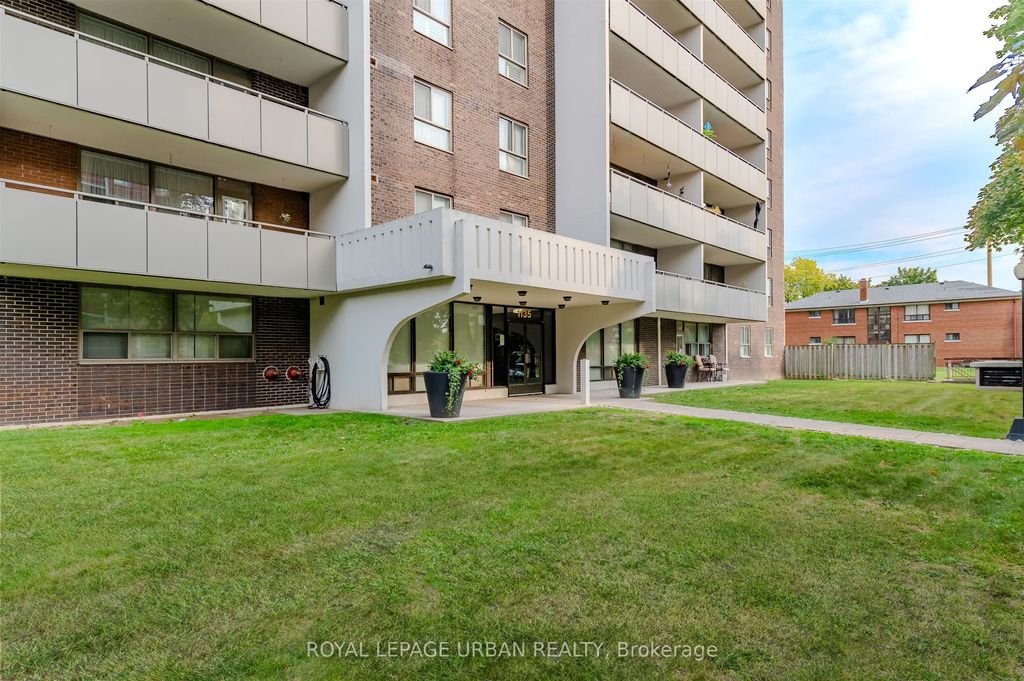 Photo of 1135 Logan Avenue #806, Toronto, ON M4K 3Y2 (MLS # E12418538)