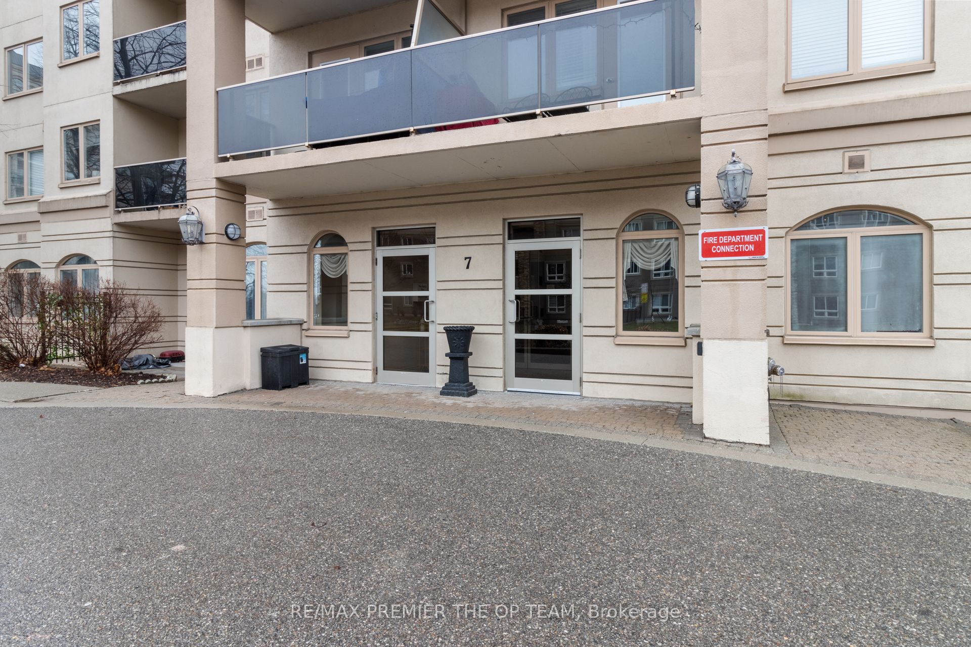 7 Dayspring Circle 403