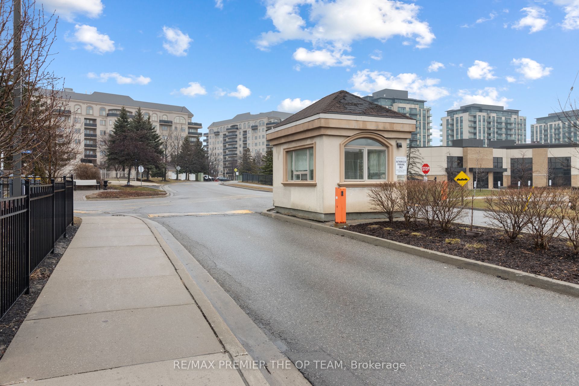 7 Dayspring Circle 403