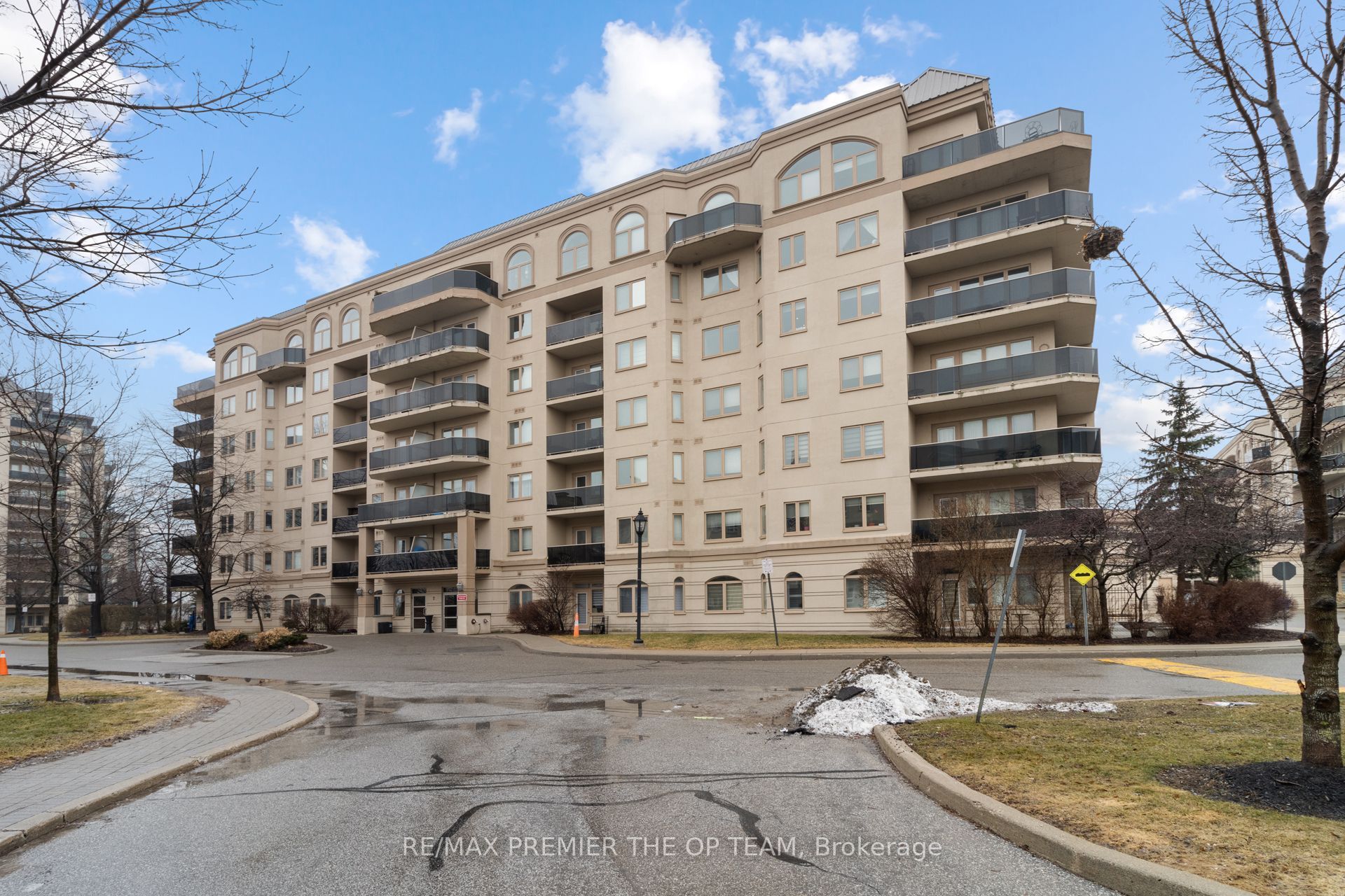 7 Dayspring Circle 403