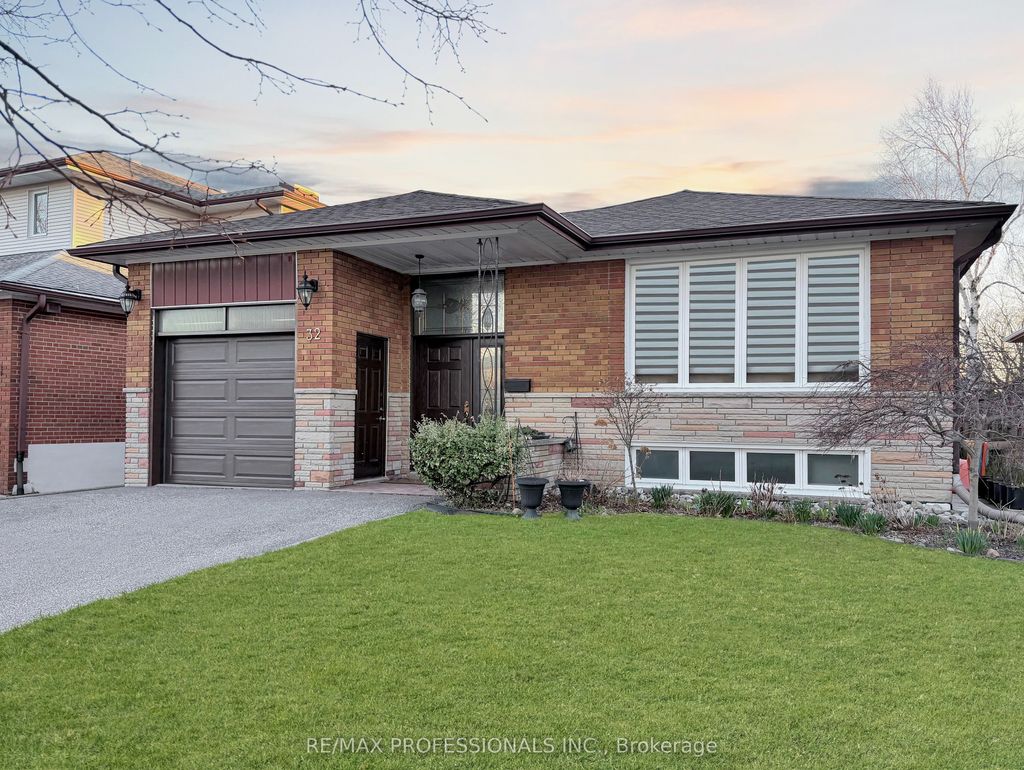 Photo of 32 Sellmar Road, Toronto, ON M9P 3E6 (MLS # W12993756)
