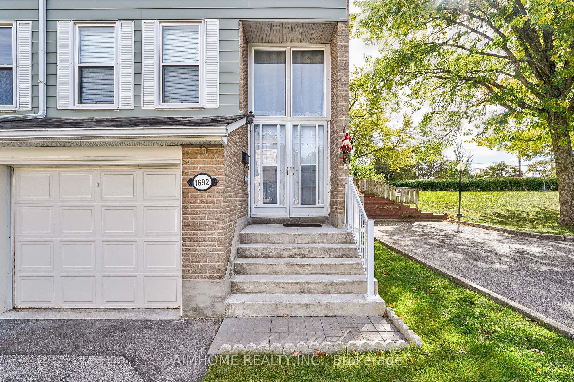 1692 John Street