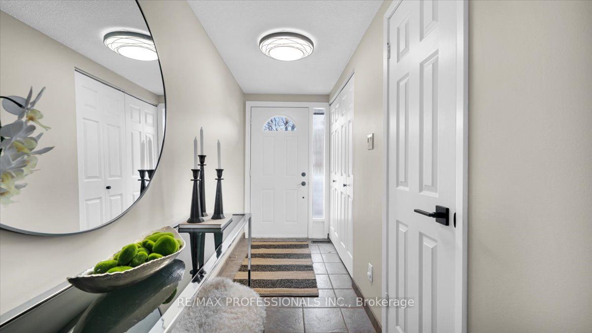 1755 Rathburn Road E 14