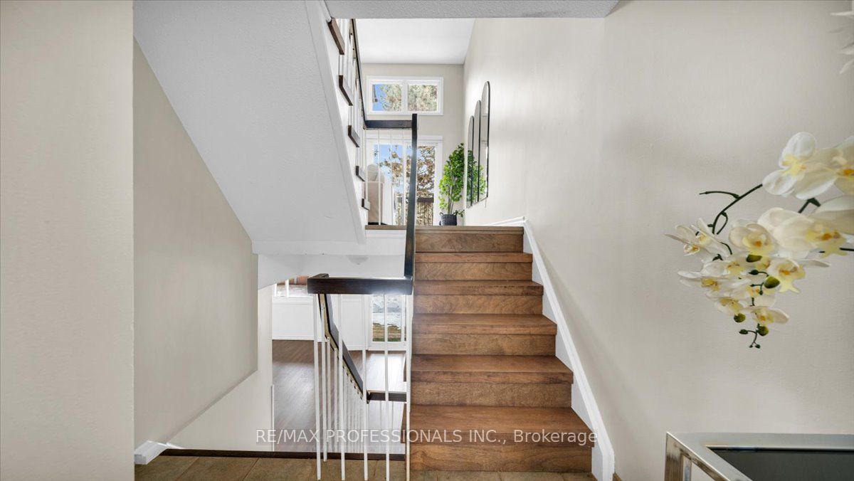 1755 Rathburn Road E 14