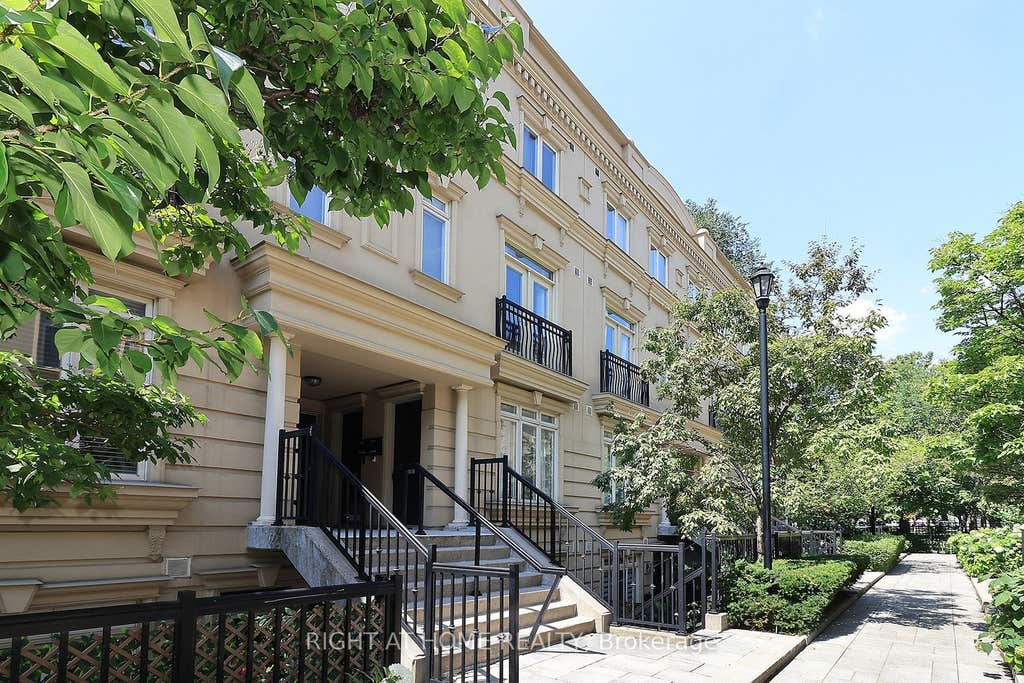 Photo of 88 Carr Street #19, Toronto, ON M5T 1B7 (MLS # C13677818)