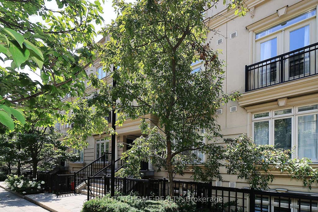 Photo of 88 Carr Street #19, Toronto, ON M5T 1B7 (MLS # C13677818)