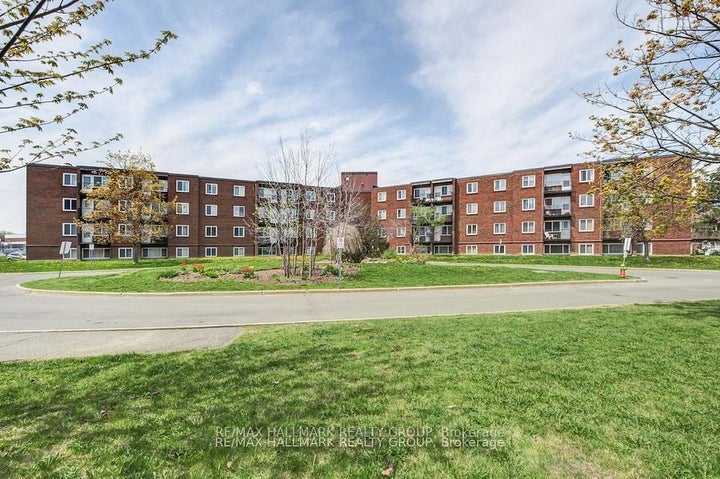 Photo 1 of 23 — 2041 Arrowsmith Drive 401C, Beacon Hill North - South and Area, ON K1J 7V7