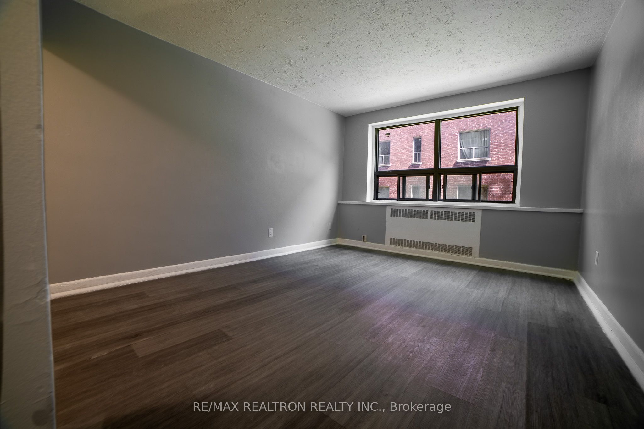 2369 Lake Shore Boulevard W 111