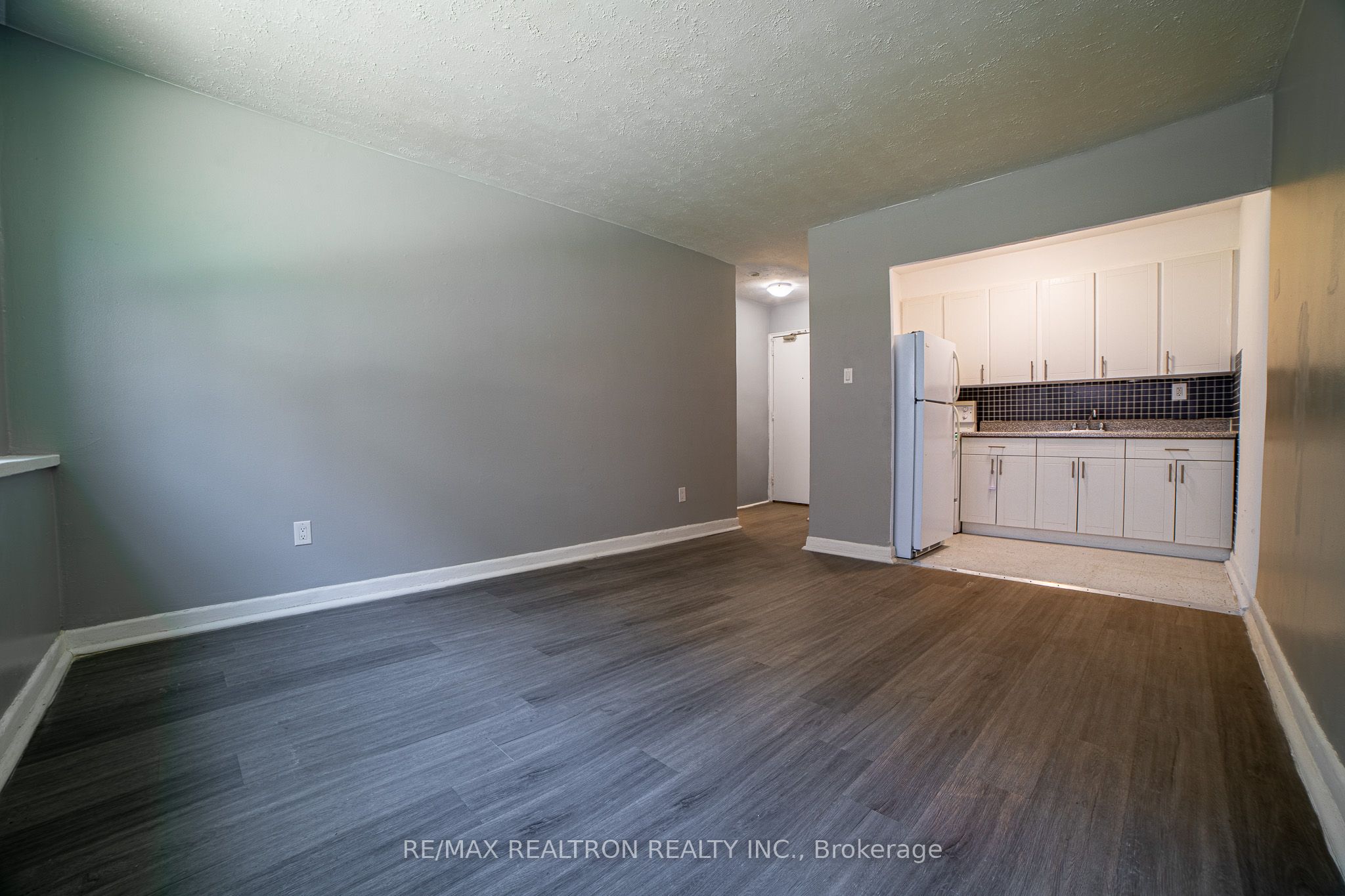 2369 Lake Shore Boulevard W 111