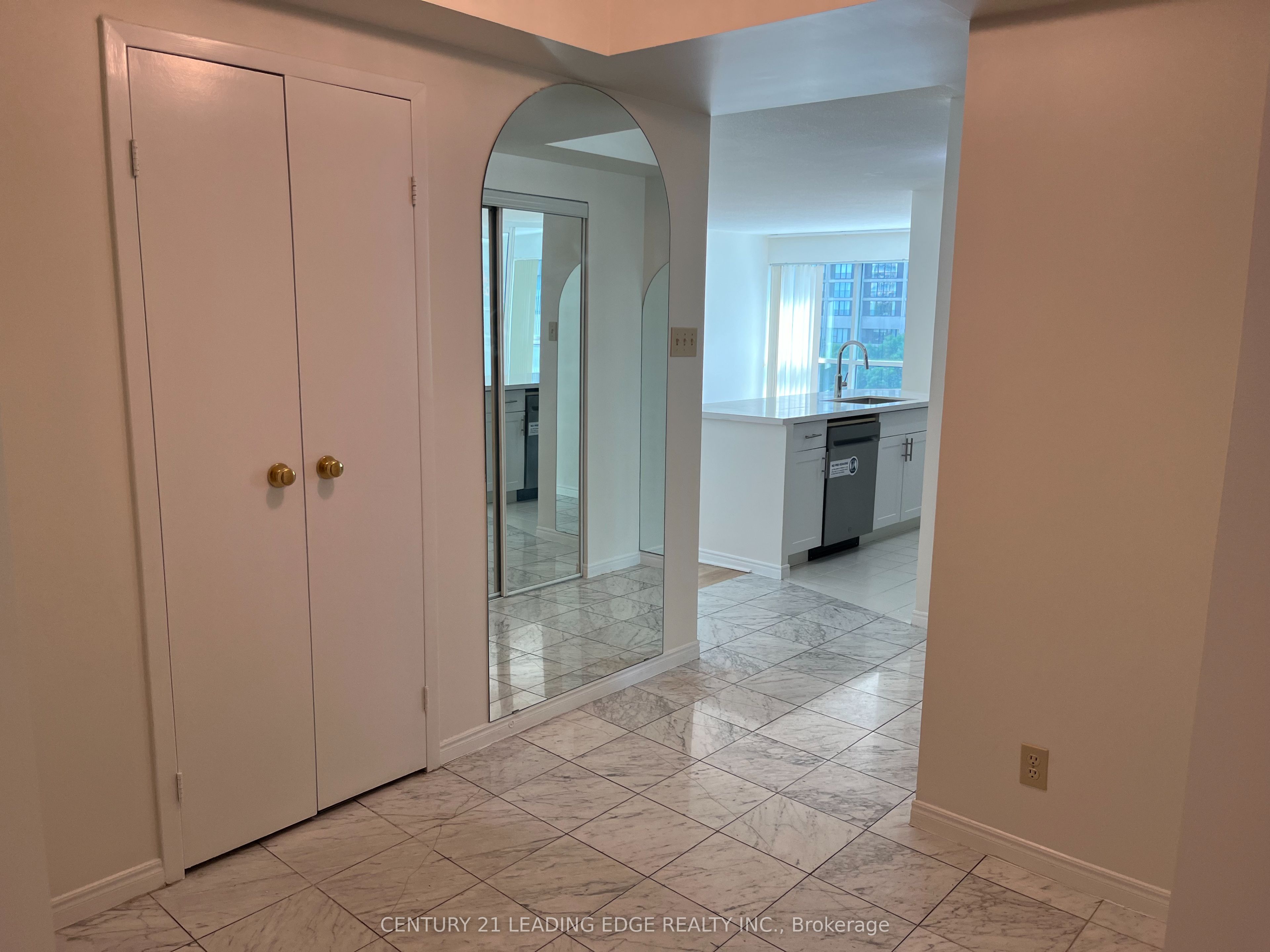 10 Queens Quay W 607