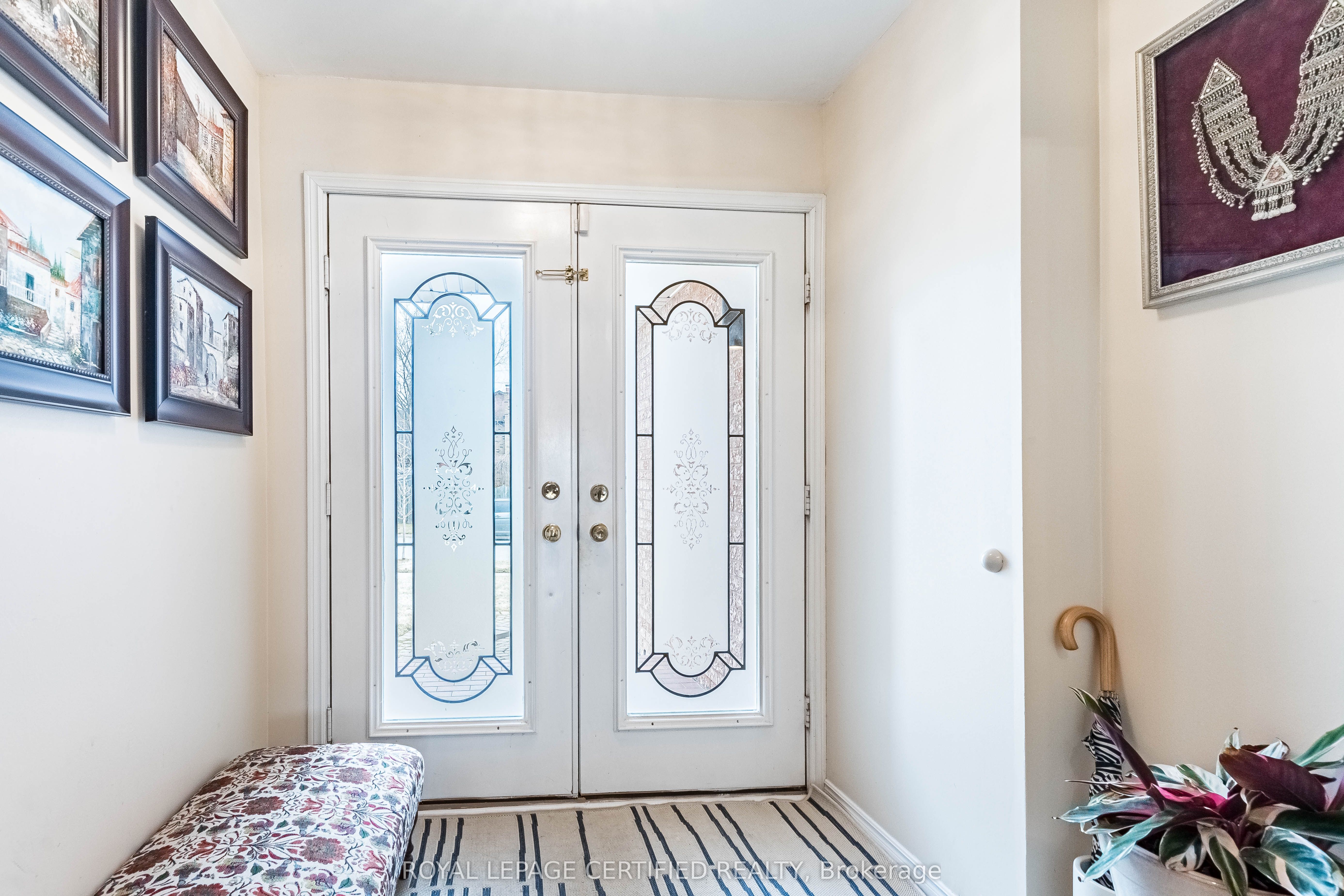 48 Fernbrook Crescent