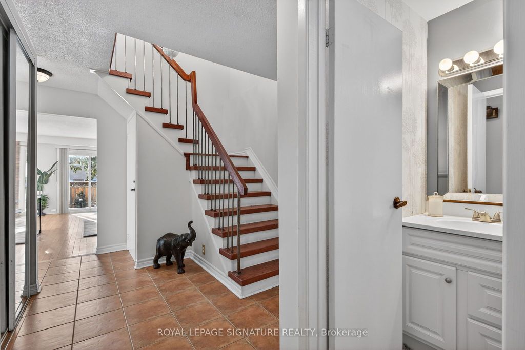Photo of 163 Weldrick Road W, Richmond Hill, ON L4C 5R7 (MLS # N12719630)
