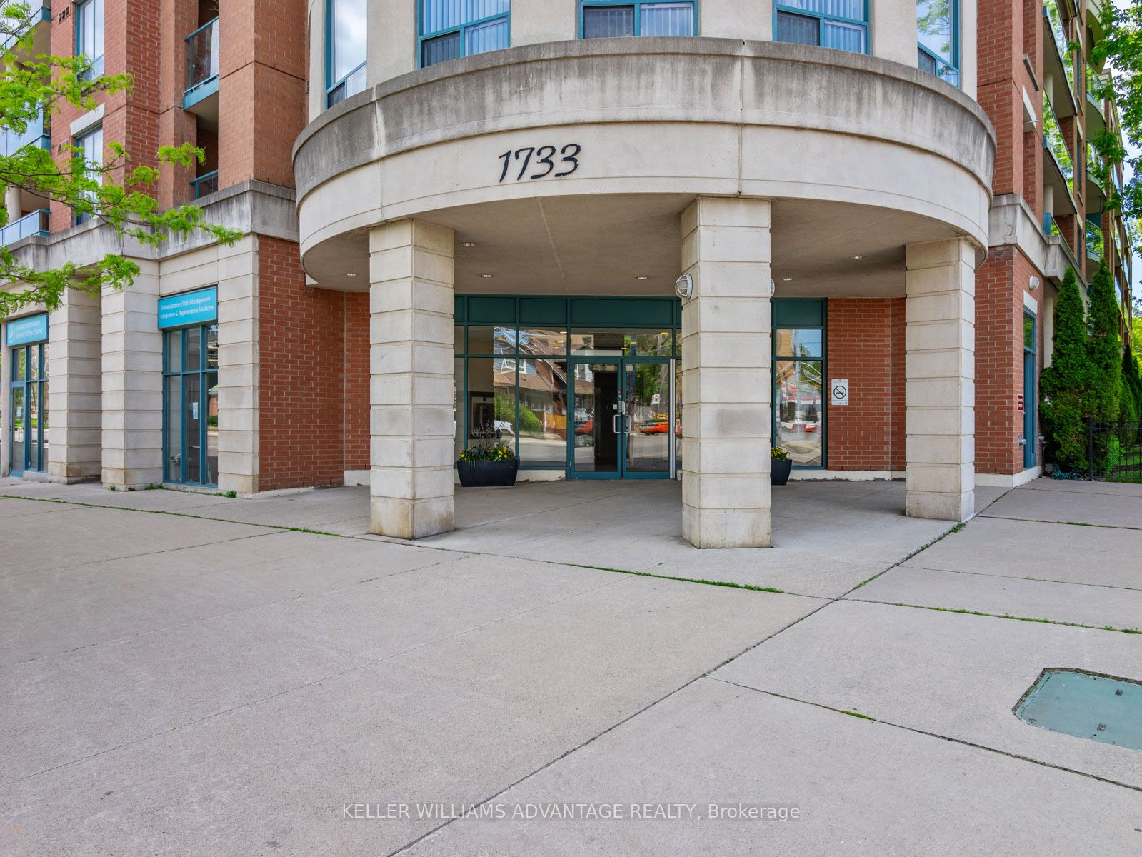 1733 Queen Street E 424