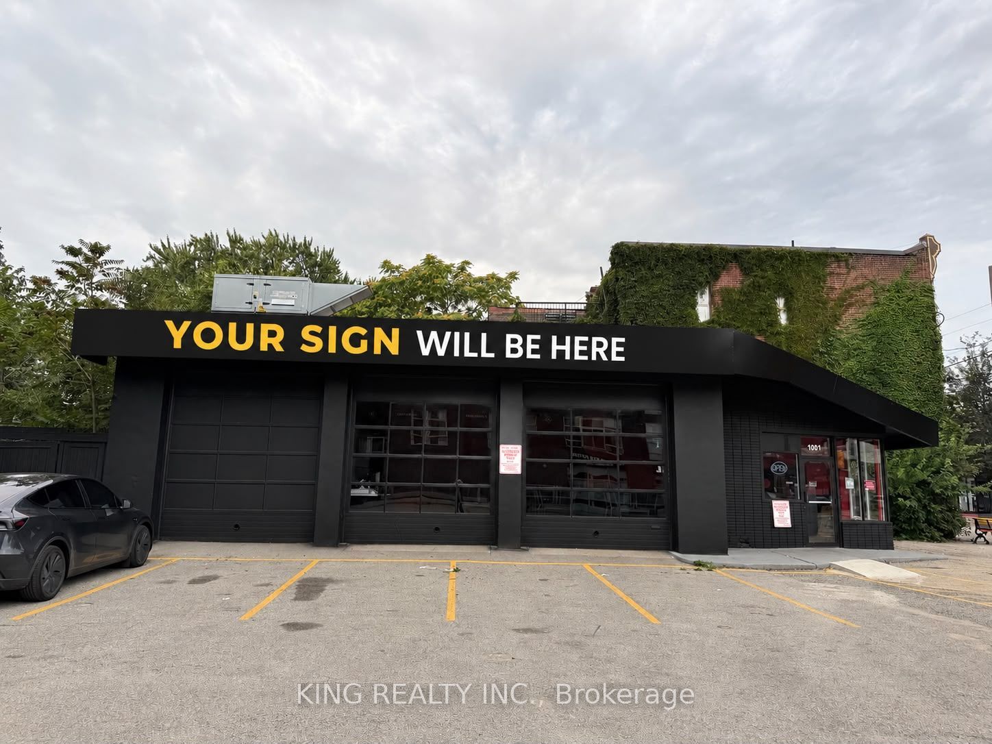 1001 Queen Street E