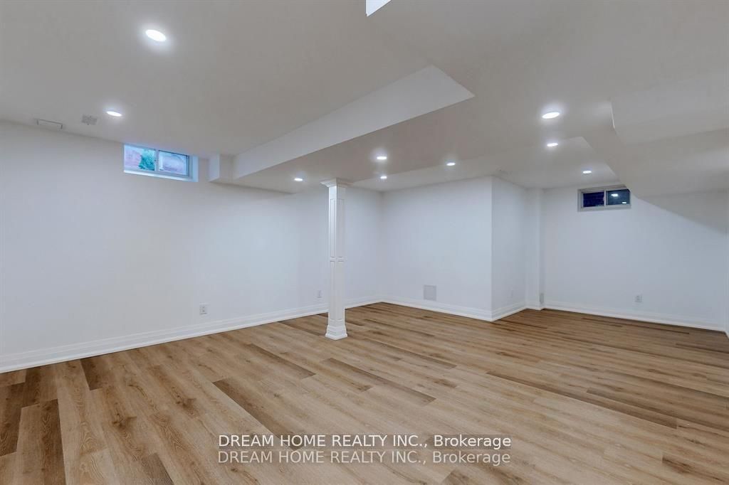 16 Bond Lake Park Street